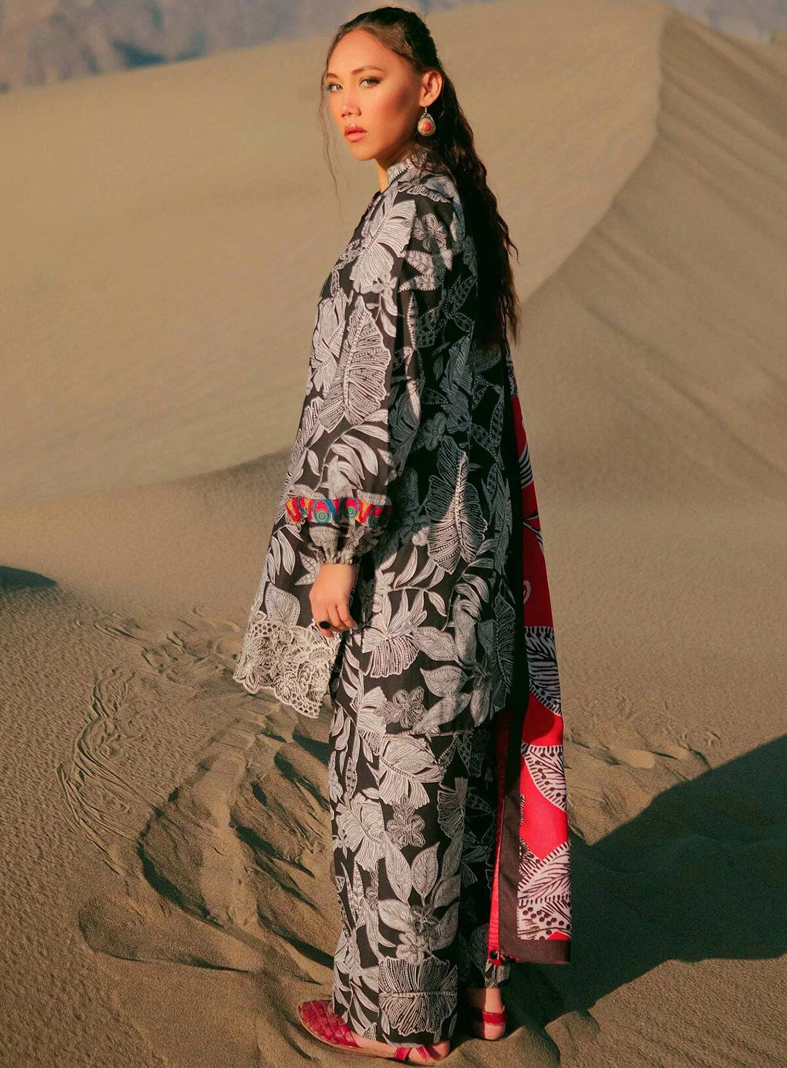 M Basics Mirage By Maria B Printed Khaddar 3 Piece Unstitched Suit MB24MBM D-09A M Basics Mirage By Maria B Printed Khaddar 3 Piece Unstitched Suit MB24MBM D-09A