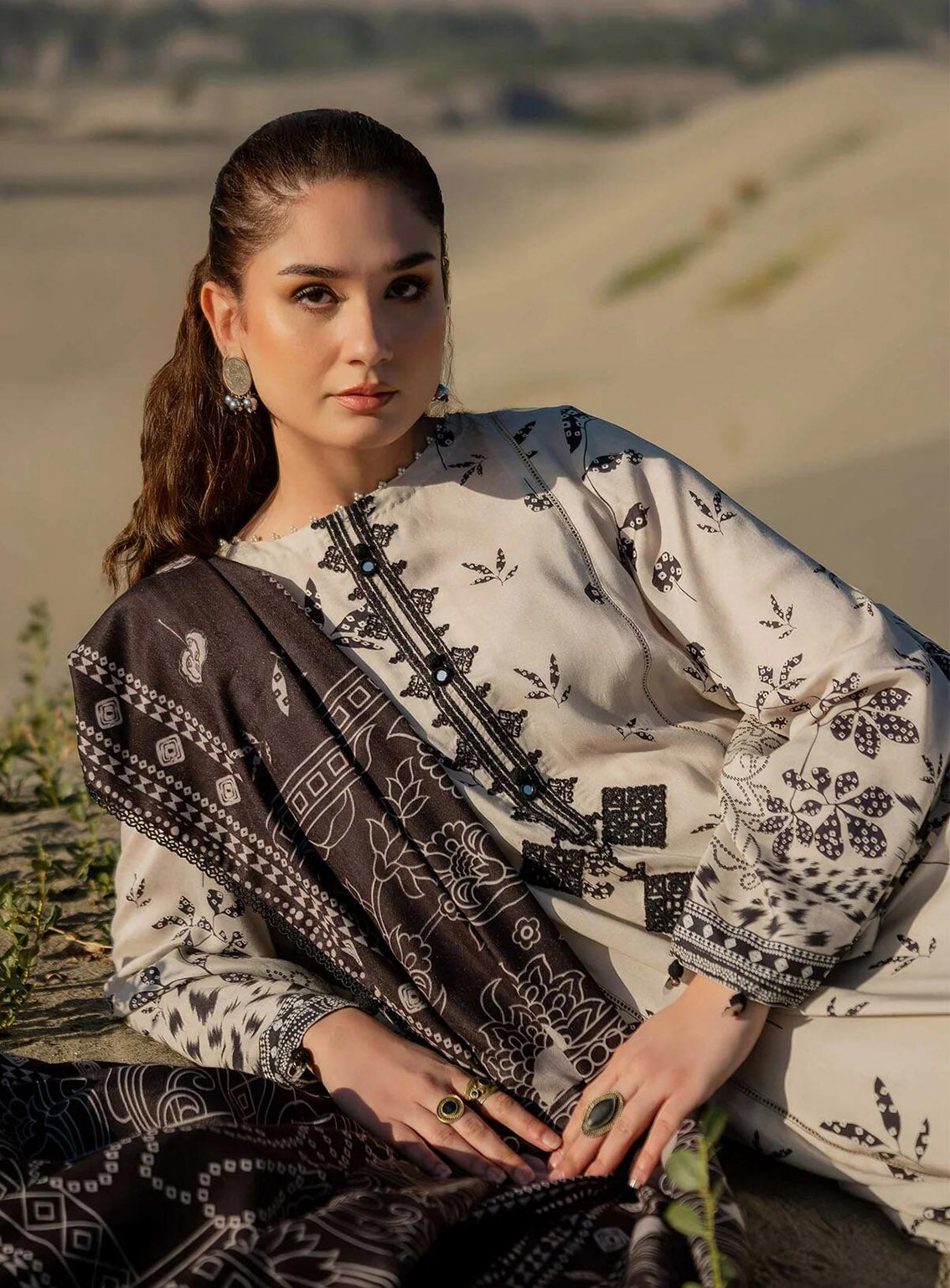 M Basics Mirage By Maria B Printed Linen 3 Piece Unstitched Suit MB24MBM D-07A M Basics Mirage By Maria B Printed Linen 3 Piece Unstitched Suit MB24MBM D-07A