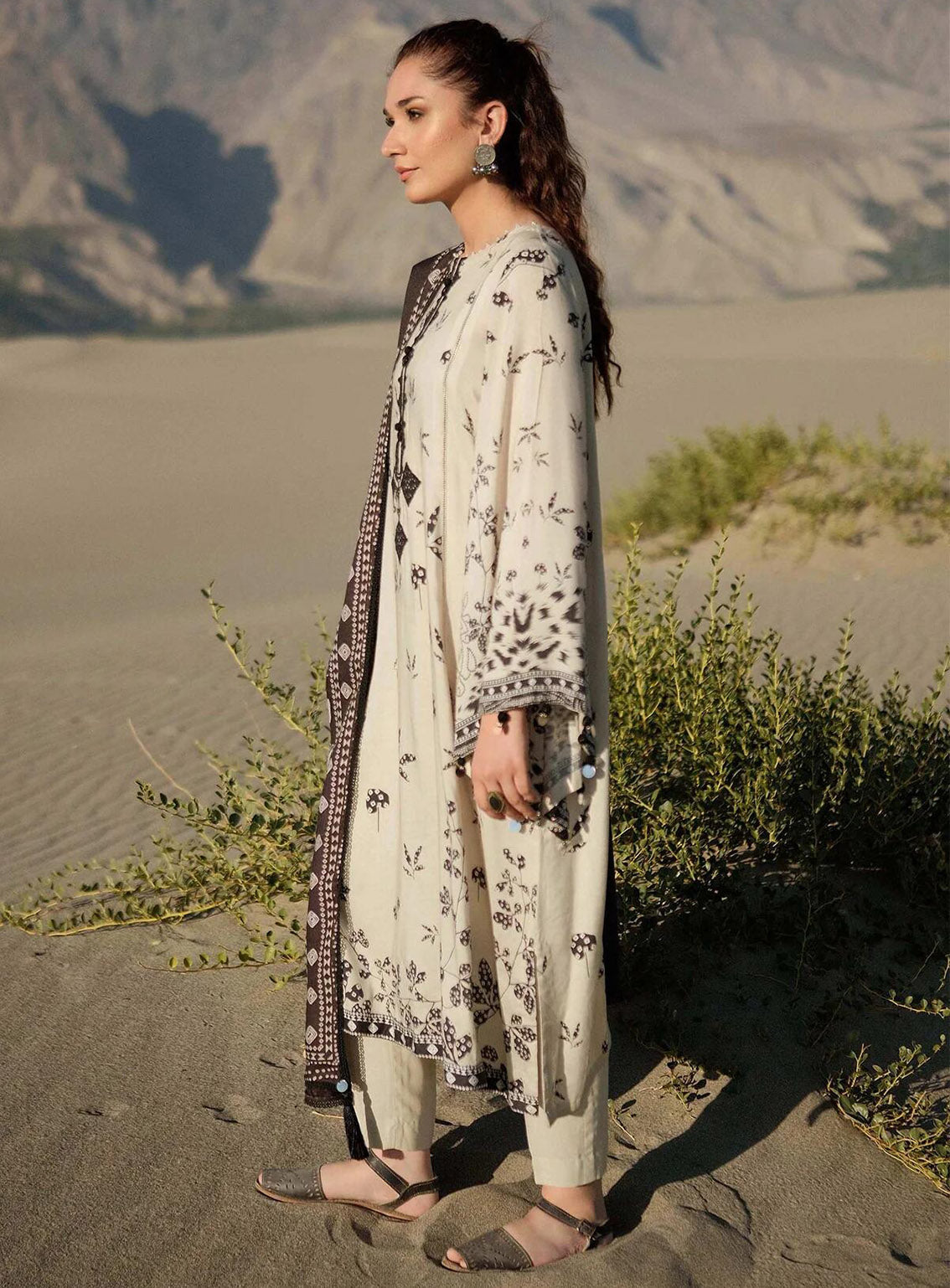 M Basics Mirage By Maria B Printed Linen 3 Piece Unstitched Suit MB24MBM D-07A M Basics Mirage By Maria B Printed Linen 3 Piece Unstitched Suit MB24MBM D-07A