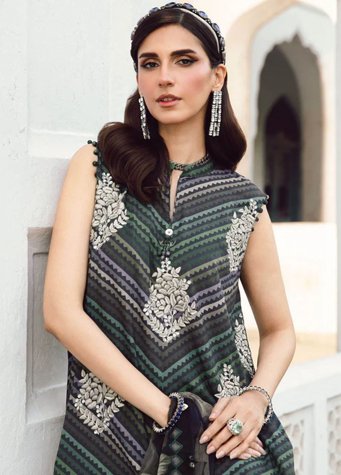 M.Prints By Maria B Embroidered Cambric Suits Unstitched 3 Piece MB25FE MPT-2705-A M.Prints By Maria B Embroidered Cambric Suits Unstitched 3 Piece MB25FE MPT-2705-A