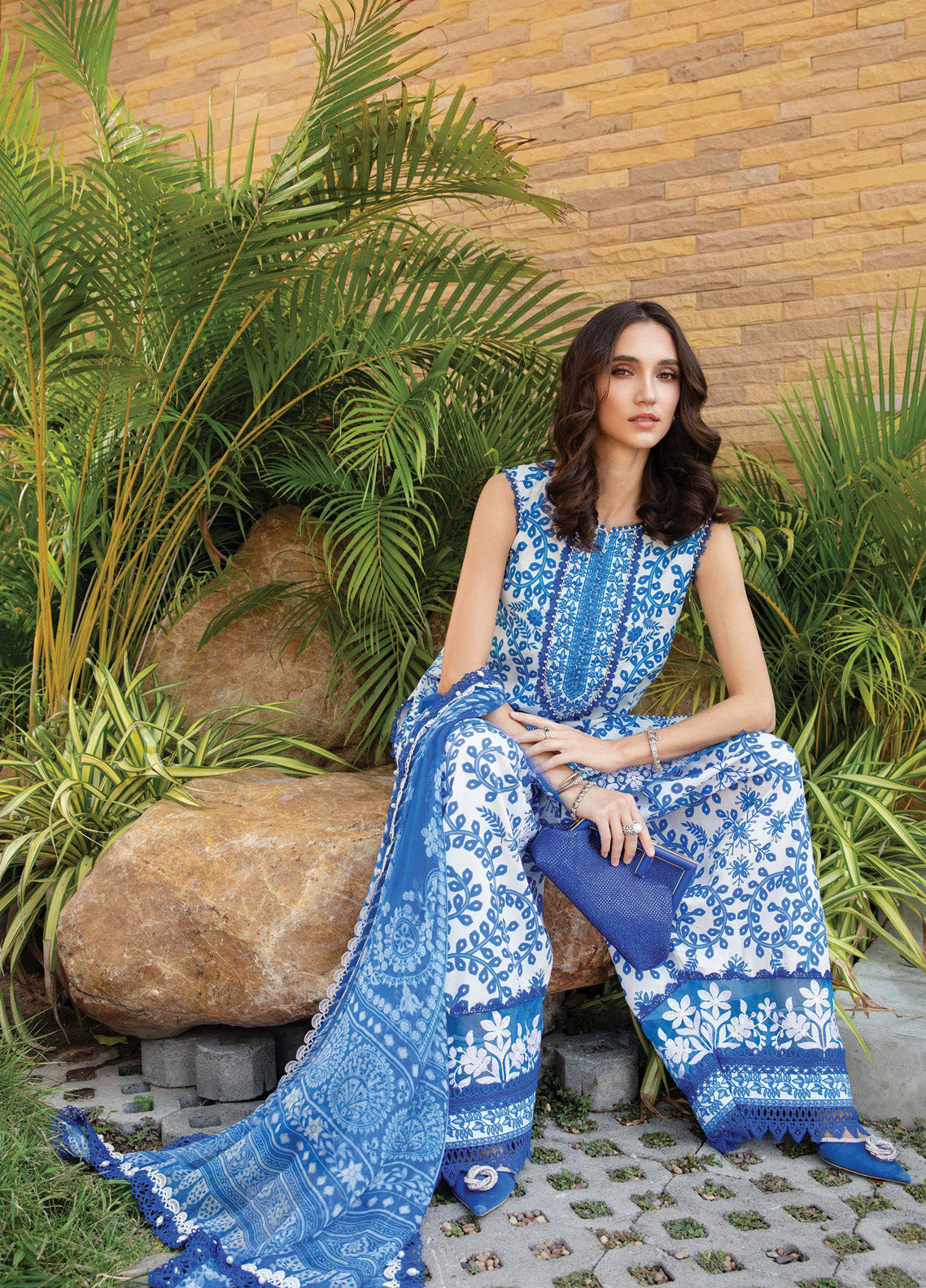 M.Prints By Maria B Embroidered Lawn 3 Piece Unstitched Suit MB25S MPT-2504-B M.Prints By Maria B Embroidered Lawn 3 Piece Unstitched Suit MB25S MPT-2504-B
