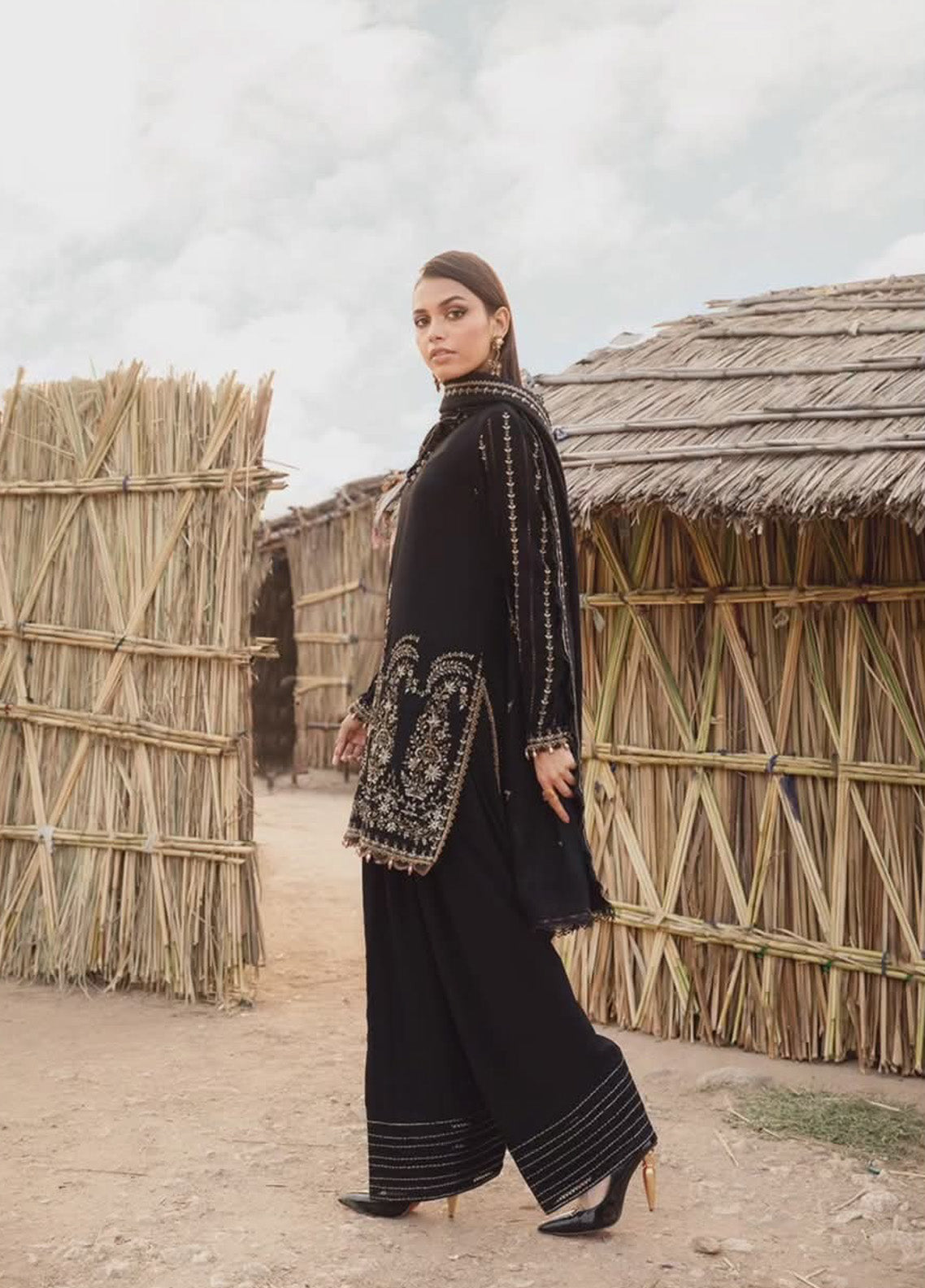 M.Prints By Maria B Embroidered Linen 3 Piece Unstitched Suit MB24WE MPT-2403-B M.Prints By Maria B Embroidered Linen 3 Piece Unstitched Suit MB24WE MPT-2403-B