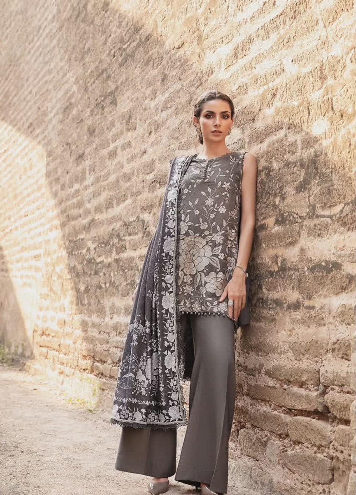 M.Prints By Maria B Embroidered Linen 3 Piece Unstitched Suit MB24WE MPT-2408-B M.Prints By Maria B Embroidered Linen 3 Piece Unstitched Suit MB24WE MPT-2408-B