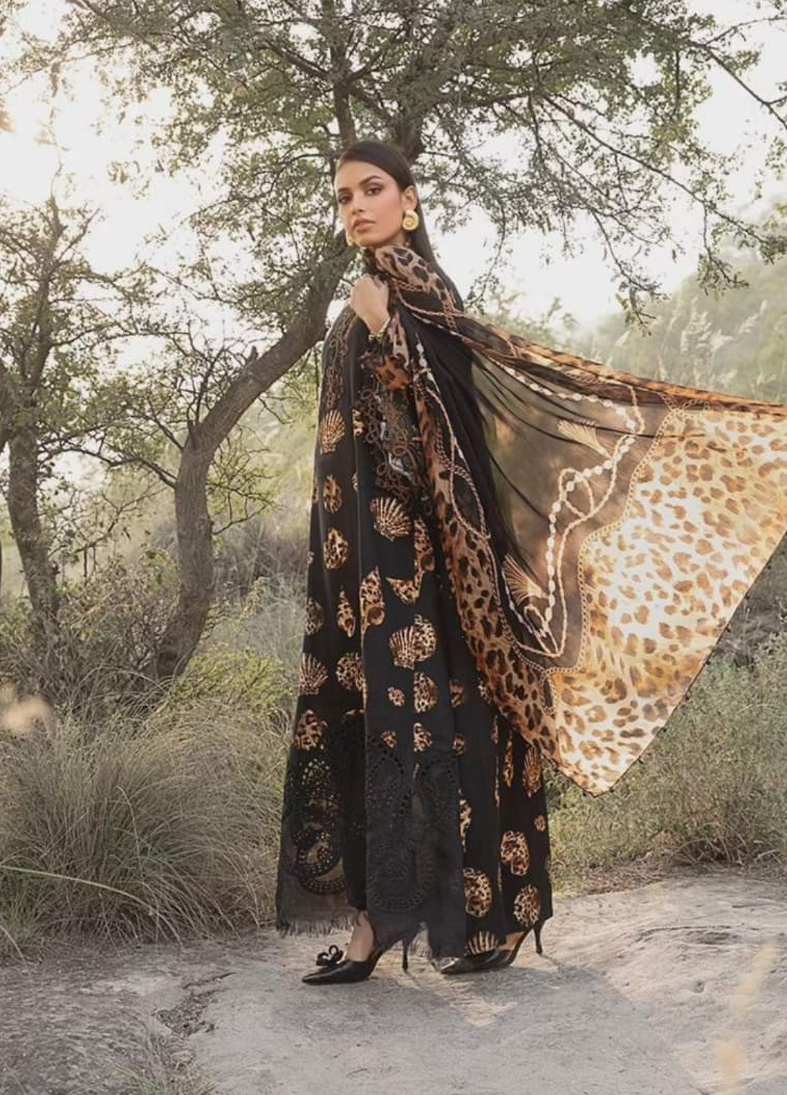 M.Prints By Maria B Embroidered Linen 3 Piece Unstitched Suit MB24WE MPT-2410-B M.Prints By Maria B Embroidered Linen 3 Piece Unstitched Suit MB24WE MPT-2410-B