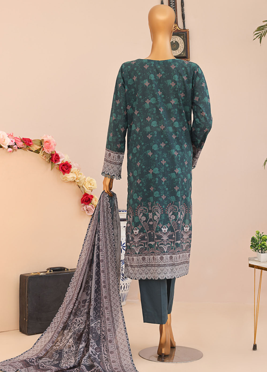 Magic In Prints By HZ Textiles Printed Lawn 3 Piece Unstitched Suit HZ25MIPV2 MPC-584 Magic In Prints By HZ Textiles Printed Lawn 3 Piece Unstitched Suit HZ25MIPV2 MPC-584