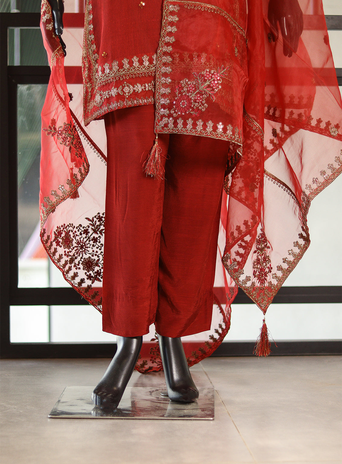 Mah-E-Noor By Khombi Embroidered Khaadi Net 3 Piece Stitched Suit KB24MN D-9179 Mah-E-Noor By Khombi Embroidered Khaadi Net 3 Piece Stitched Suit KB24MN D-9179