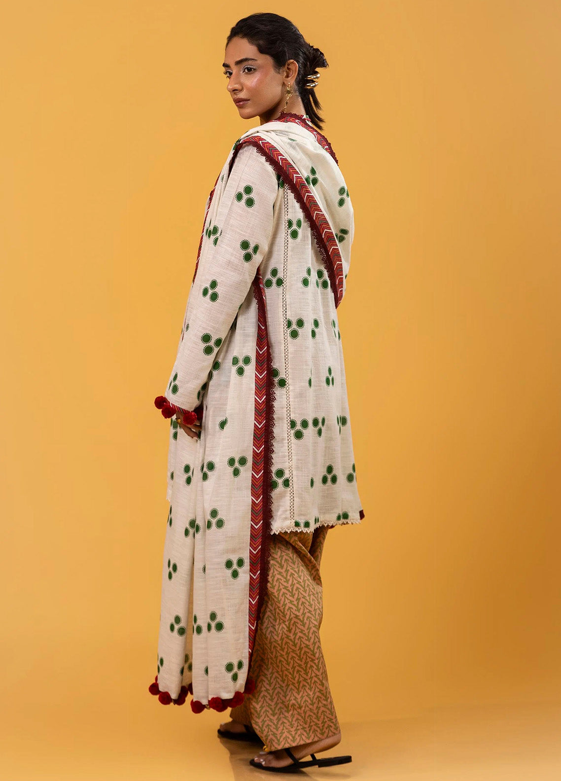 Mahay By Sana Safinaz Embroidered Slub 3 Piece Unstitched Suit H243-001B-3CQ Mahay By Sana Safinaz Embroidered Slub 3 Piece Unstitched Suit H243-001B-3CQ