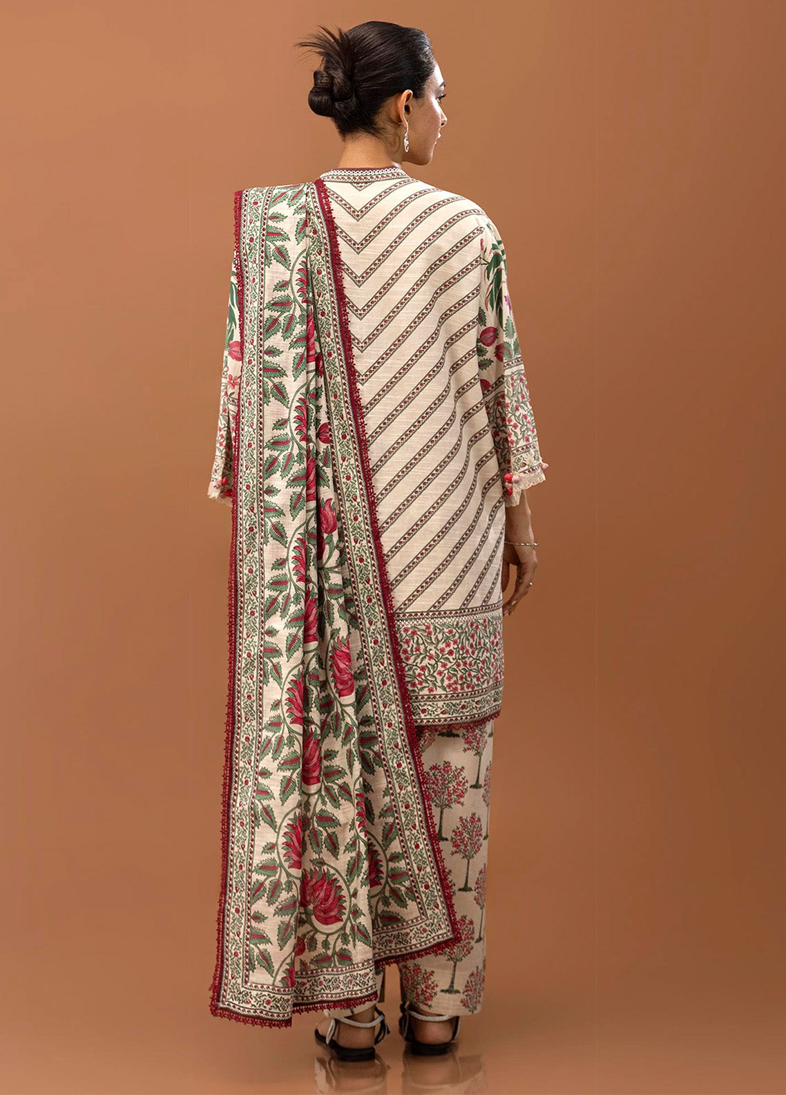 Mahay By Sana Safinaz Embroidered Slub 3 Piece Unstitched Suit H243-002A-3CQ Mahay By Sana Safinaz Embroidered Slub 3 Piece Unstitched Suit H243-002A-3CQ