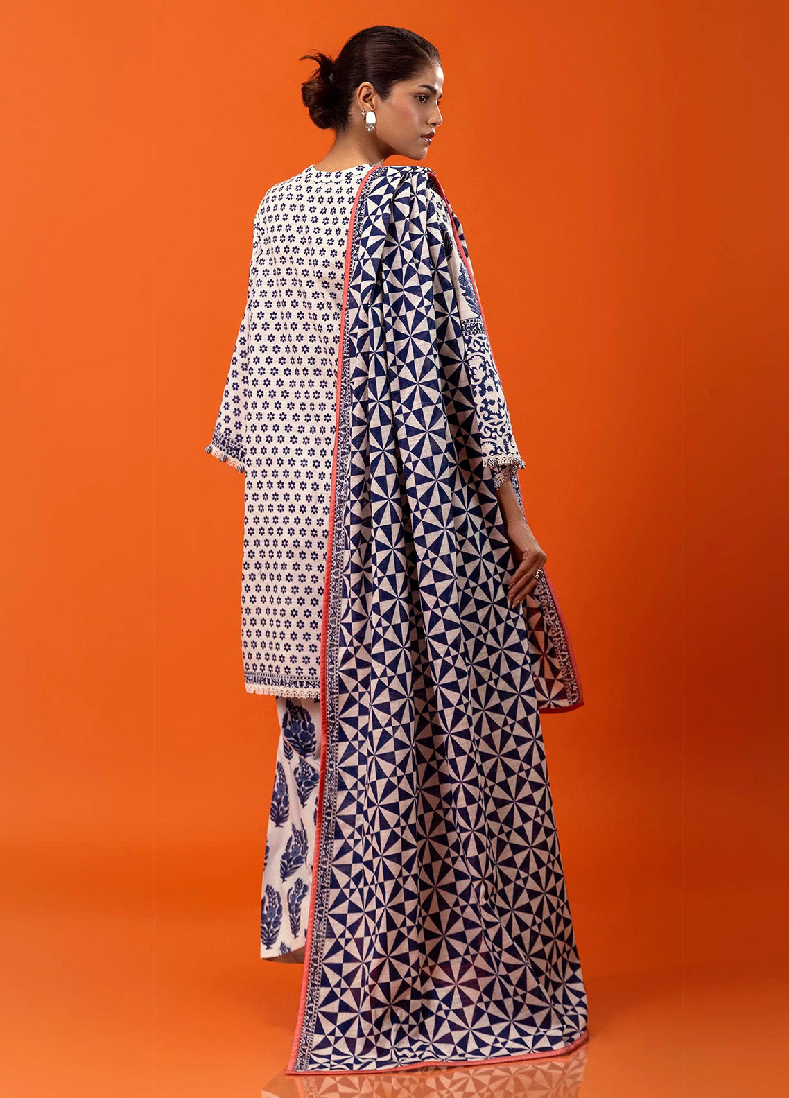 Mahay By Sana Safinaz Embroidered Slub 3 Piece Unstitched Suit H243-009B-3CQ Mahay By Sana Safinaz Embroidered Slub 3 Piece Unstitched Suit H243-009B-3CQ