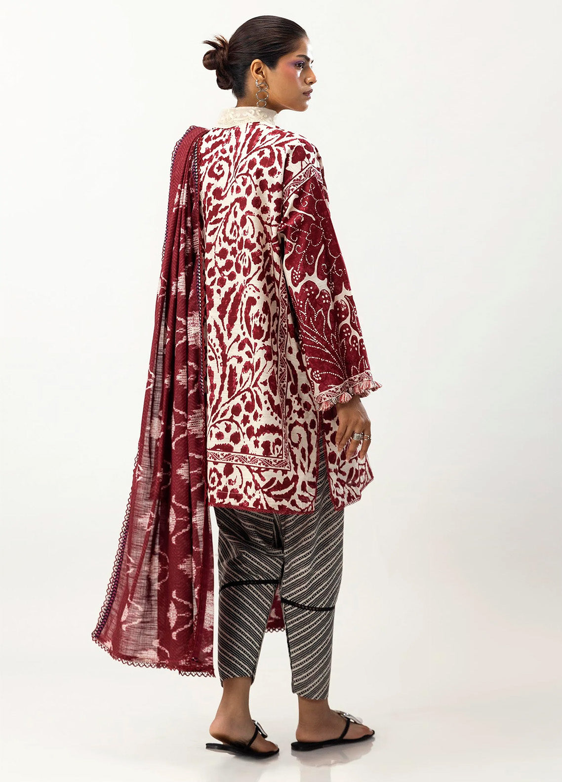 Mahay By Sana Safinaz Embroidered Slub 3 Piece Unstitched Suit H243-018A-3CQ Mahay By Sana Safinaz Embroidered Slub 3 Piece Unstitched Suit H243-018A-3CQ