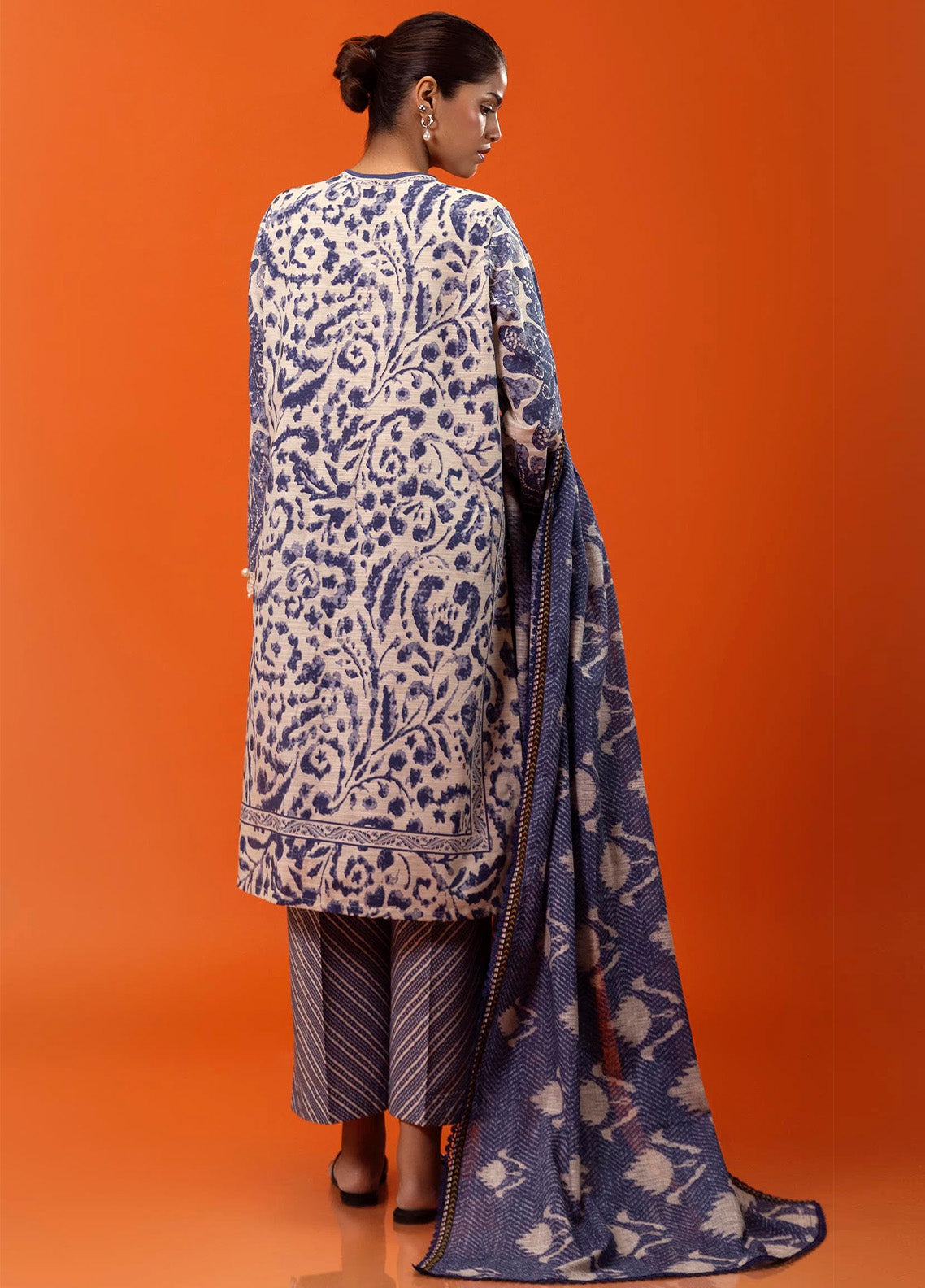 Mahay By Sana Safinaz Embroidered Slub 3 Piece Unstitched Suit H243-018B-3CQ Mahay By Sana Safinaz Embroidered Slub 3 Piece Unstitched Suit H243-018B-3CQ