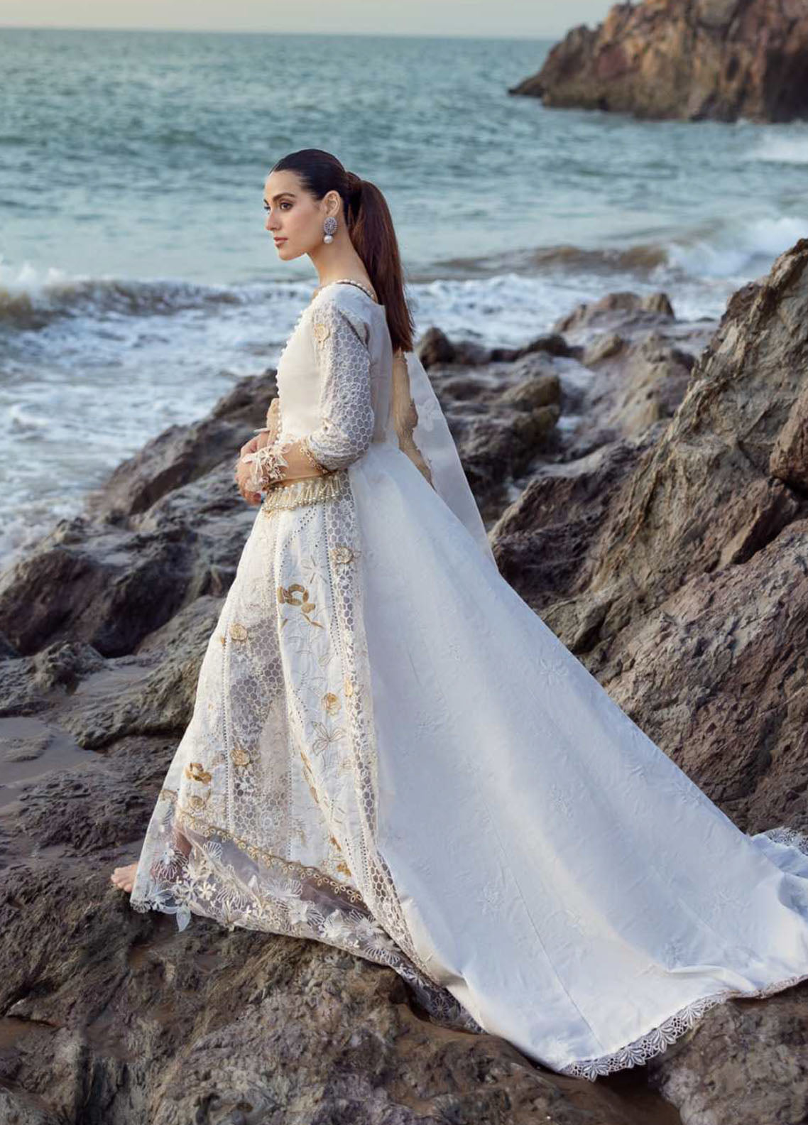 Mahiymaan By Alzohaib Luxury Embroidered Lawn 3 Piece Unstitched Suit AZ26MLL D-01 Mahiymaan By Alzohaib Luxury Embroidered Lawn 3 Piece Unstitched Suit AZ26MLL D-01