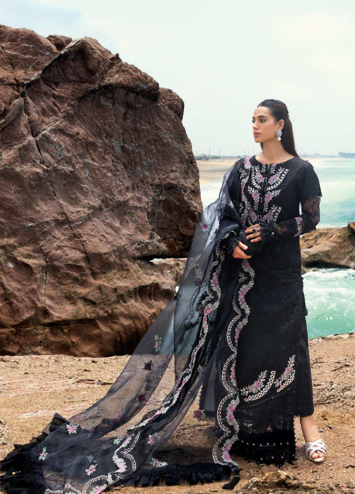 Mahiymaan By Alzohaib Luxury Embroidered Lawn 3 Piece Unstitched Suit AZ26MLL D-03 Mahiymaan By Alzohaib Luxury Embroidered Lawn 3 Piece Unstitched Suit AZ26MLL D-03