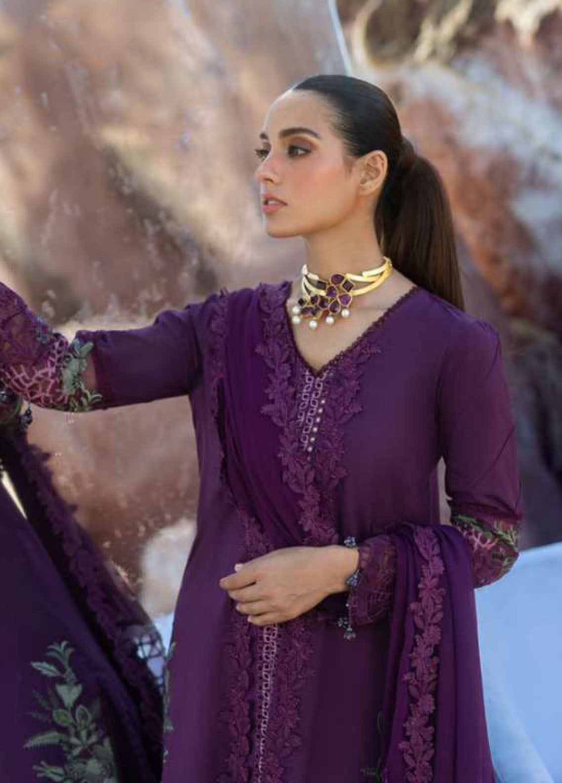 Mahiymaan By Alzohaib Luxury Embroidered Lawn 3 Piece Unstitched Suit AZ26MLL D-07 Mahiymaan By Alzohaib Luxury Embroidered Lawn 3 Piece Unstitched Suit AZ26MLL D-07