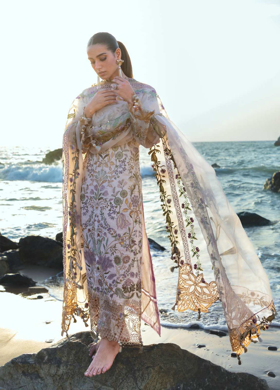 Mahiymaan By Alzohaib Luxury Embroidered Lawn 3 Piece Unstitched Suit AZ26MLL D-08 Mahiymaan By Alzohaib Luxury Embroidered Lawn 3 Piece Unstitched Suit AZ26MLL D-08