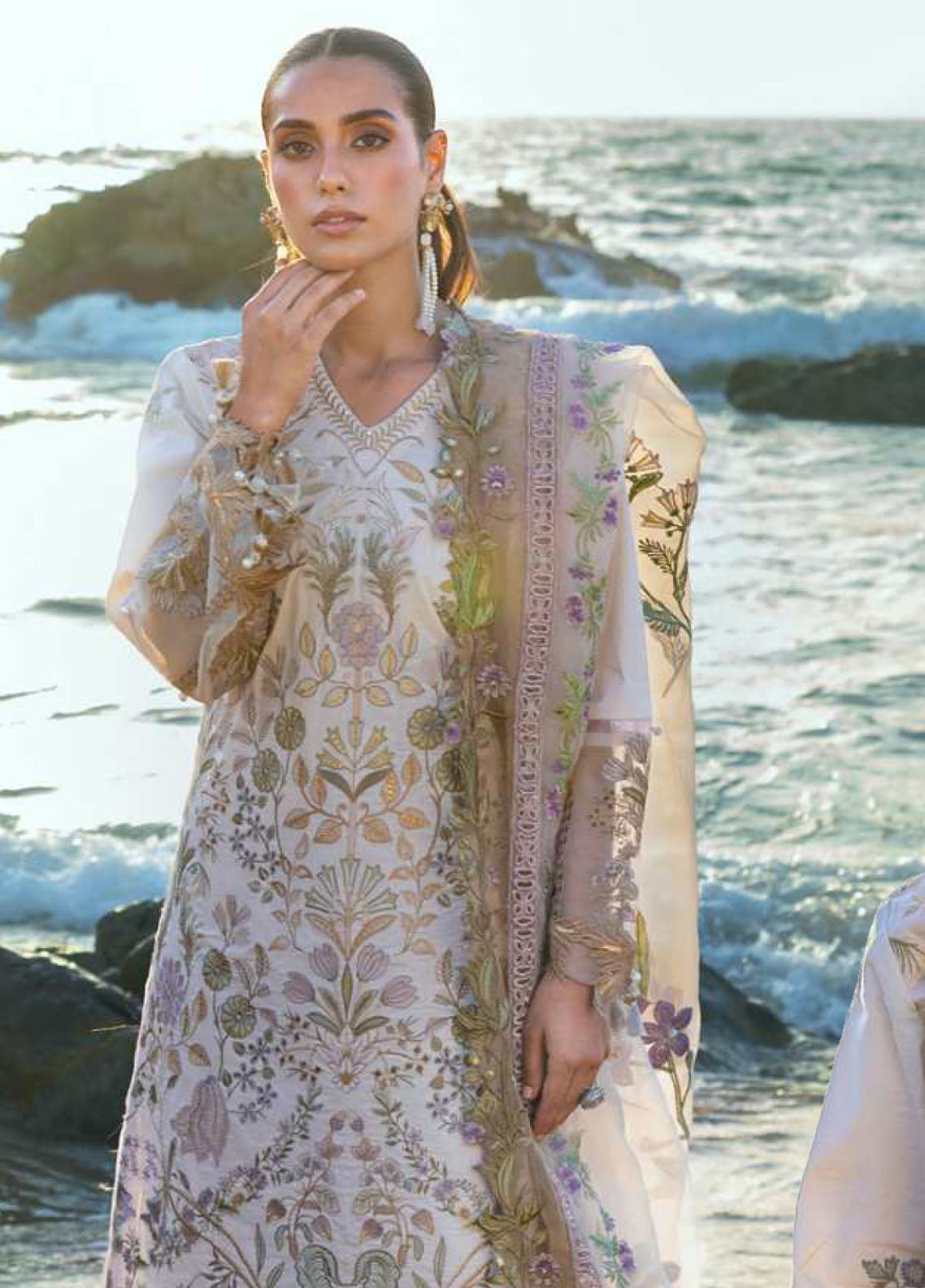 Mahiymaan By Alzohaib Luxury Embroidered Lawn 3 Piece Unstitched Suit AZ26MLL D-08 Mahiymaan By Alzohaib Luxury Embroidered Lawn 3 Piece Unstitched Suit AZ26MLL D-08