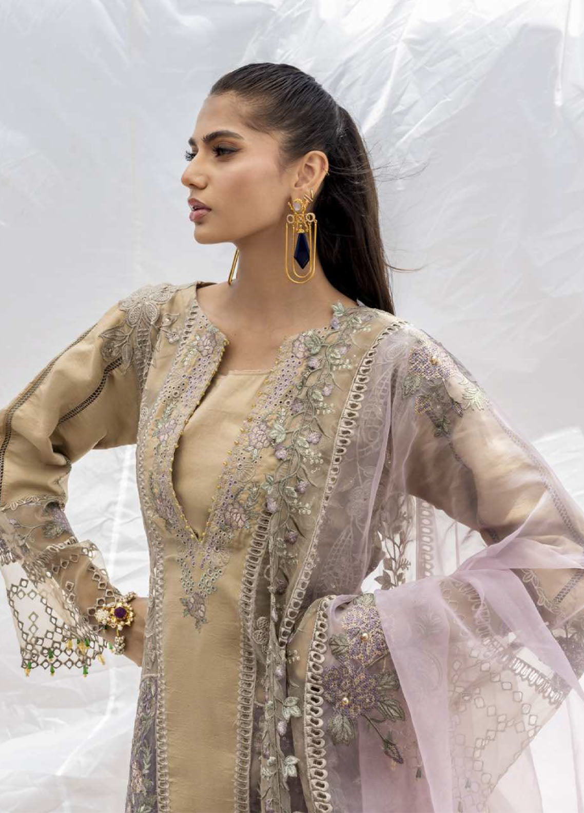 Mahiymaan By Alzohaib Luxury Embroidered Lawn 3 Piece Unstitched Suit AZ26MLL D-12 Mahiymaan By Alzohaib Luxury Embroidered Lawn 3 Piece Unstitched Suit AZ26MLL D-12