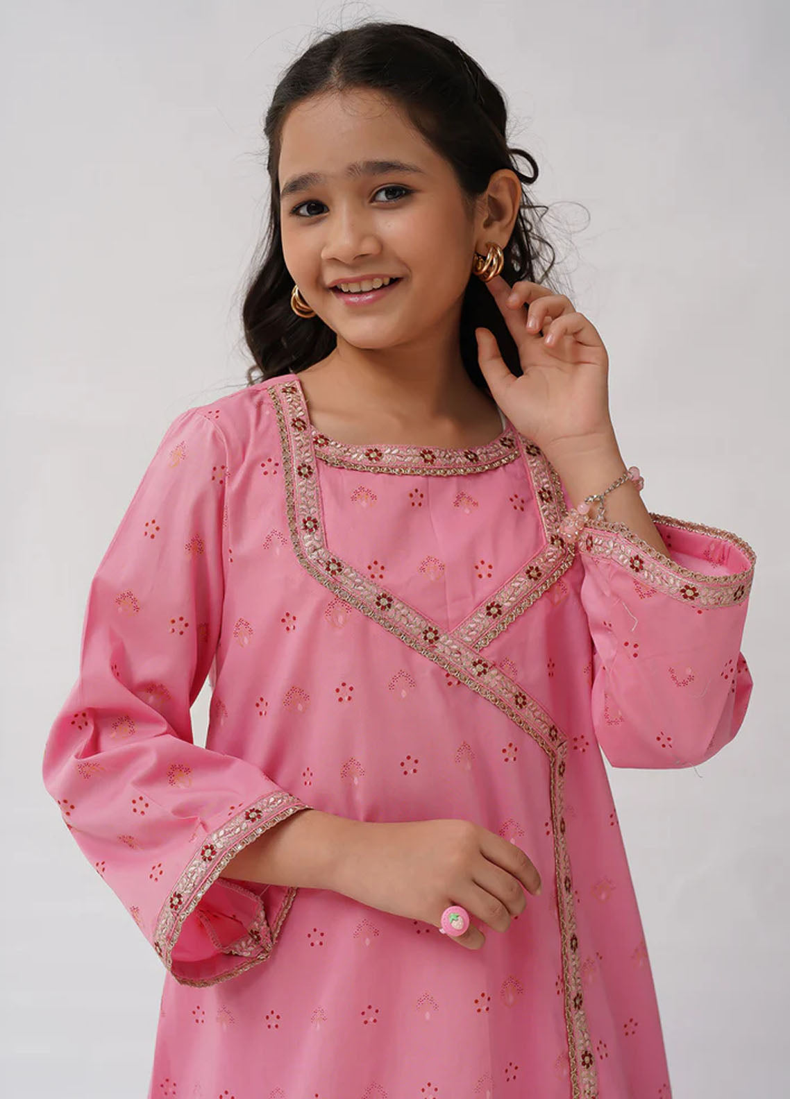 Mahroo Digital Embroidered Lawn 2 Piece Stitched Suit MMCS25K&G D-K-SFC-018 Mahroo Digital Embroidered Lawn 2 Piece Stitched Suit MMCS25K&G D-K-SFC-018