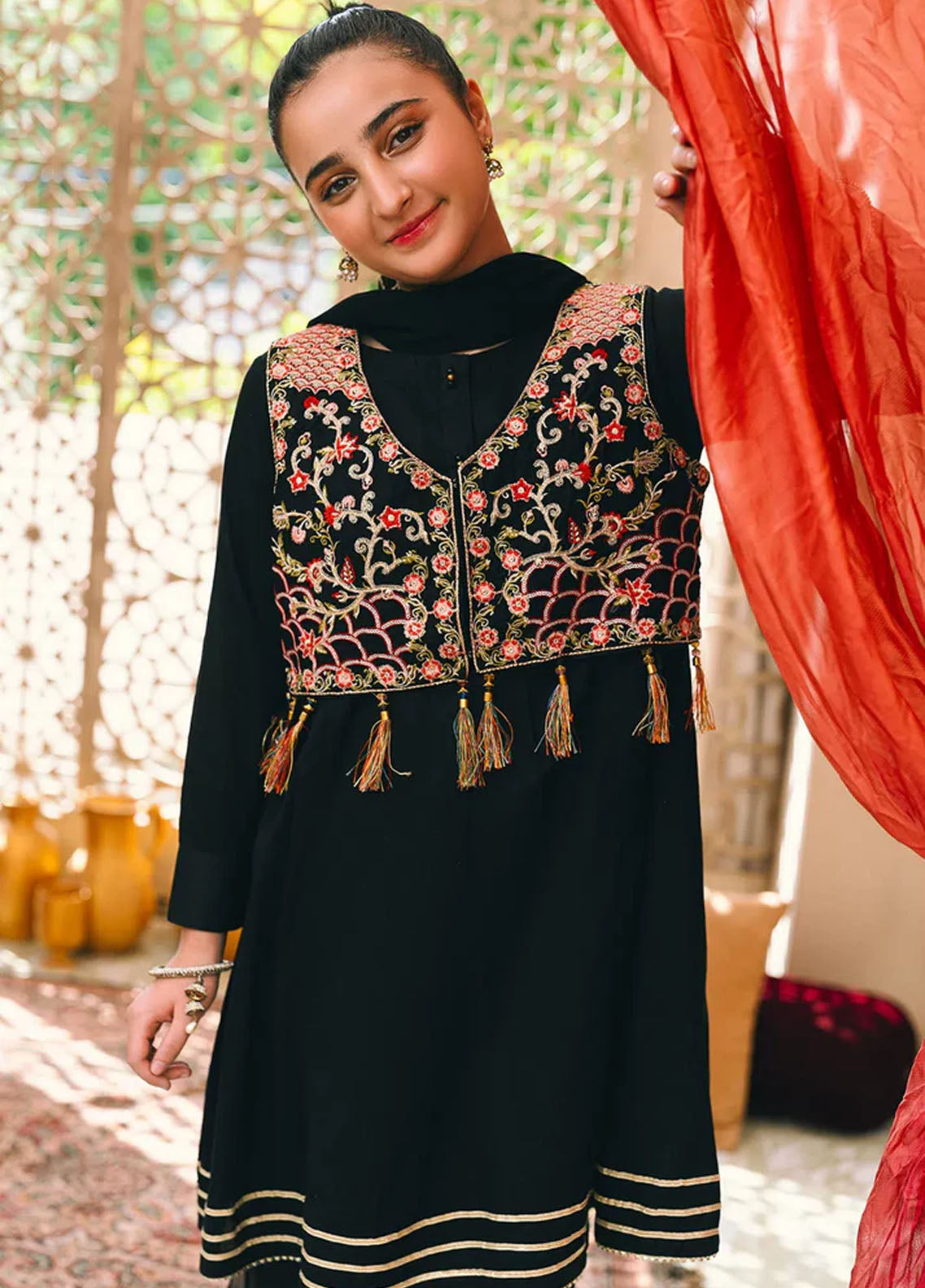 Mahroo Digital Embroidered Lawn 2 Piece Stitched Suit MMCS25K&G D-SFC-185 Mahroo Digital Embroidered Lawn 2 Piece Stitched Suit MMCS25K&G D-SFC-185