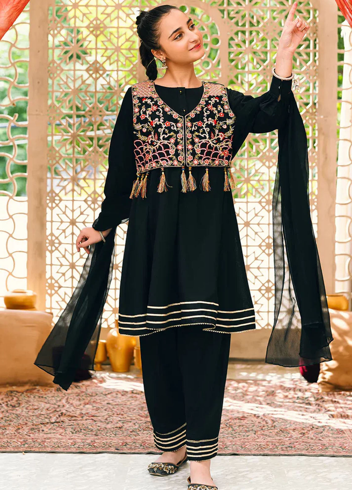 Mahroo Digital Embroidered Lawn 2 Piece Stitched Suit MMCS25K&G D-SFC-185 Mahroo Digital Embroidered Lawn 2 Piece Stitched Suit MMCS25K&G D-SFC-185