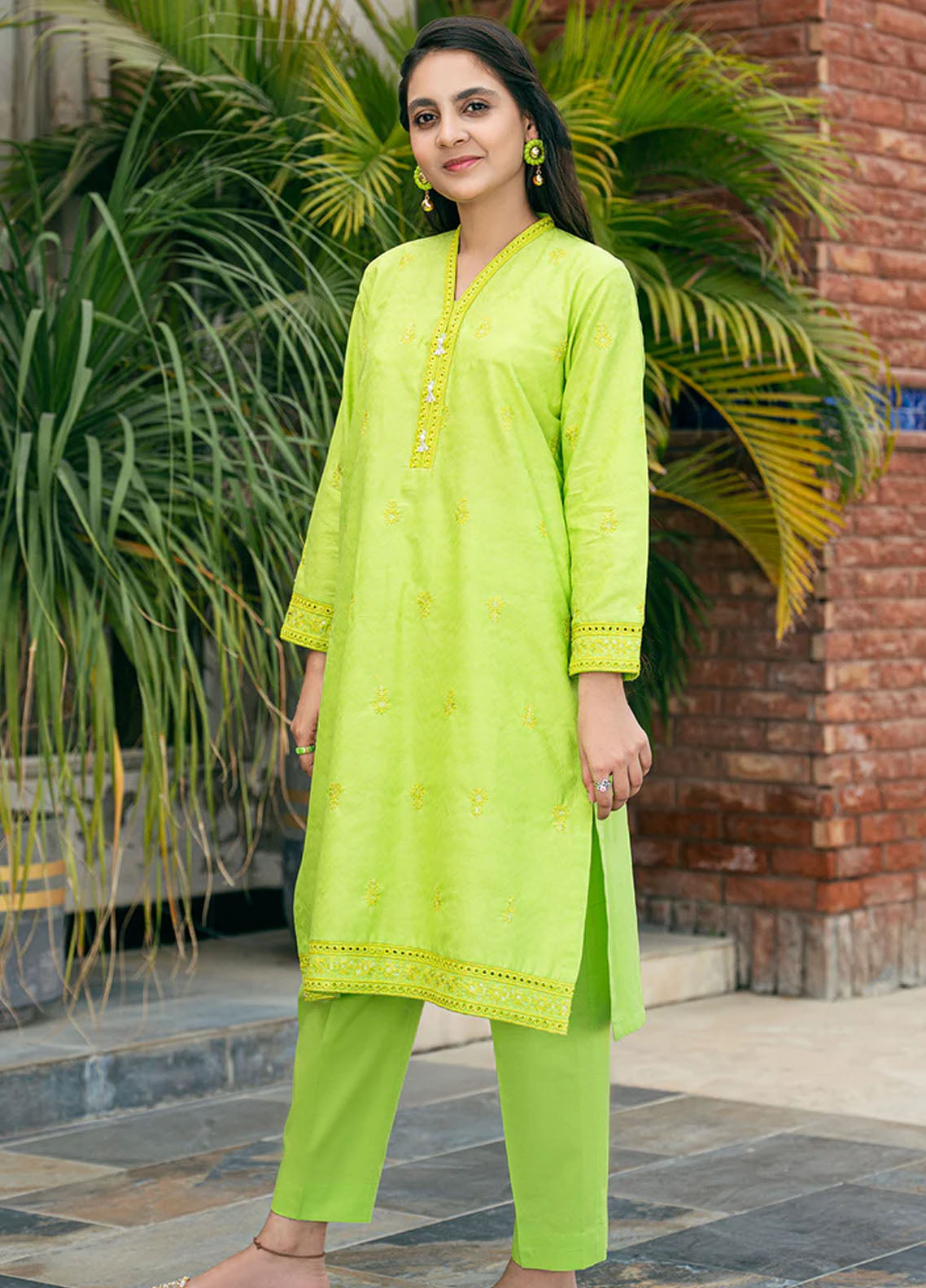 Mahroo Digital Embroidered Lawn 2 Piece Stitched Suit MMCS25K&G D-T-SFC-030 Mahroo Digital Embroidered Lawn 2 Piece Stitched Suit MMCS25K&G D-T-SFC-030