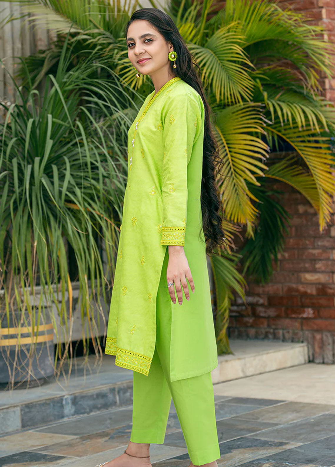 Mahroo Digital Embroidered Lawn 2 Piece Stitched Suit MMCS25K&G D-T-SFC-030 Mahroo Digital Embroidered Lawn 2 Piece Stitched Suit MMCS25K&G D-T-SFC-030