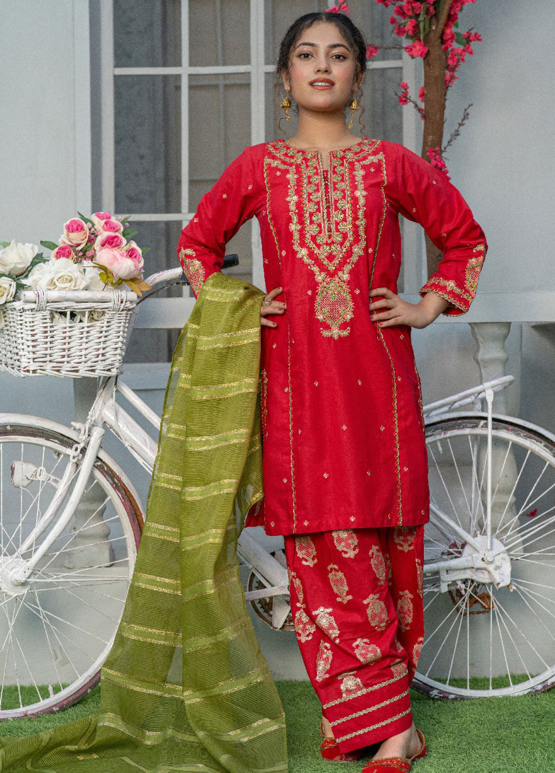 Mahroo Digital Embroidered Lawn 3 Piece Stitched Suit MMCS25K&G D-T-EMB-004 Mahroo Digital Embroidered Lawn 3 Piece Stitched Suit MMCS25K&G D-T-EMB-004