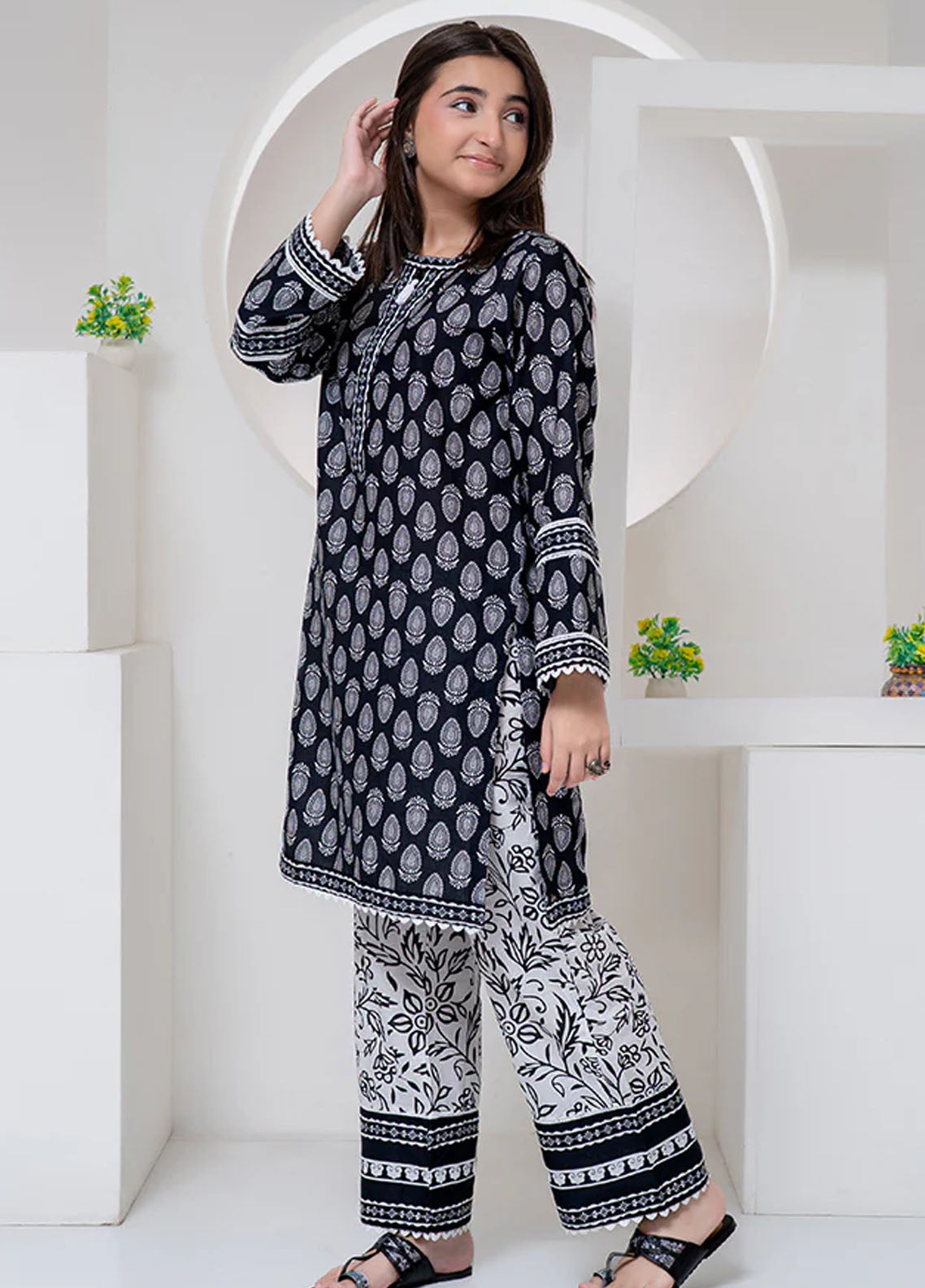 Mahroo Digital Printed Lawn 2 Piece Stitched Suit MMCS25K&G D-CORD-023 Mahroo Digital Printed Lawn 2 Piece Stitched Suit MMCS25K&G D-CORD-023