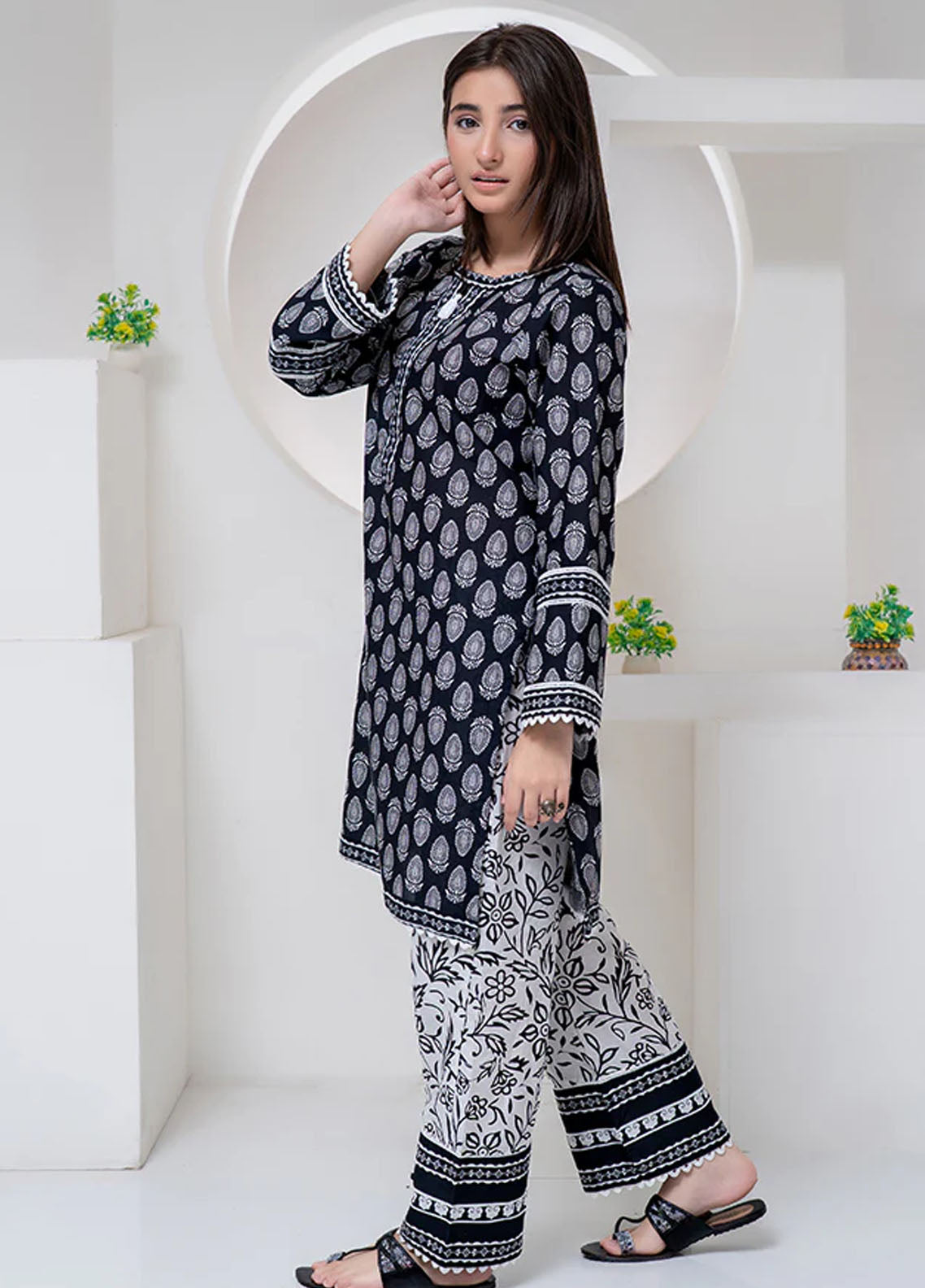 Mahroo Digital Printed Lawn 2 Piece Stitched Suit MMCS25K&G D-CORD-023 Mahroo Digital Printed Lawn 2 Piece Stitched Suit MMCS25K&G D-CORD-023