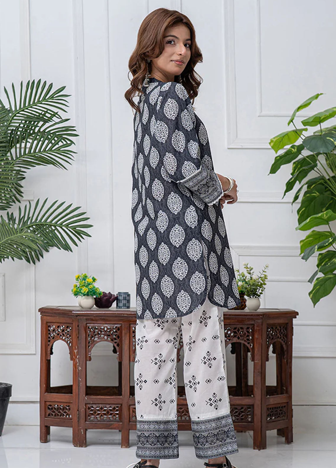 Mahroo Digital Printed Lawn 2 Piece Stitched Suit MMCS25K&G D-CORD-024 Mahroo Digital Printed Lawn 2 Piece Stitched Suit MMCS25K&G D-CORD-024