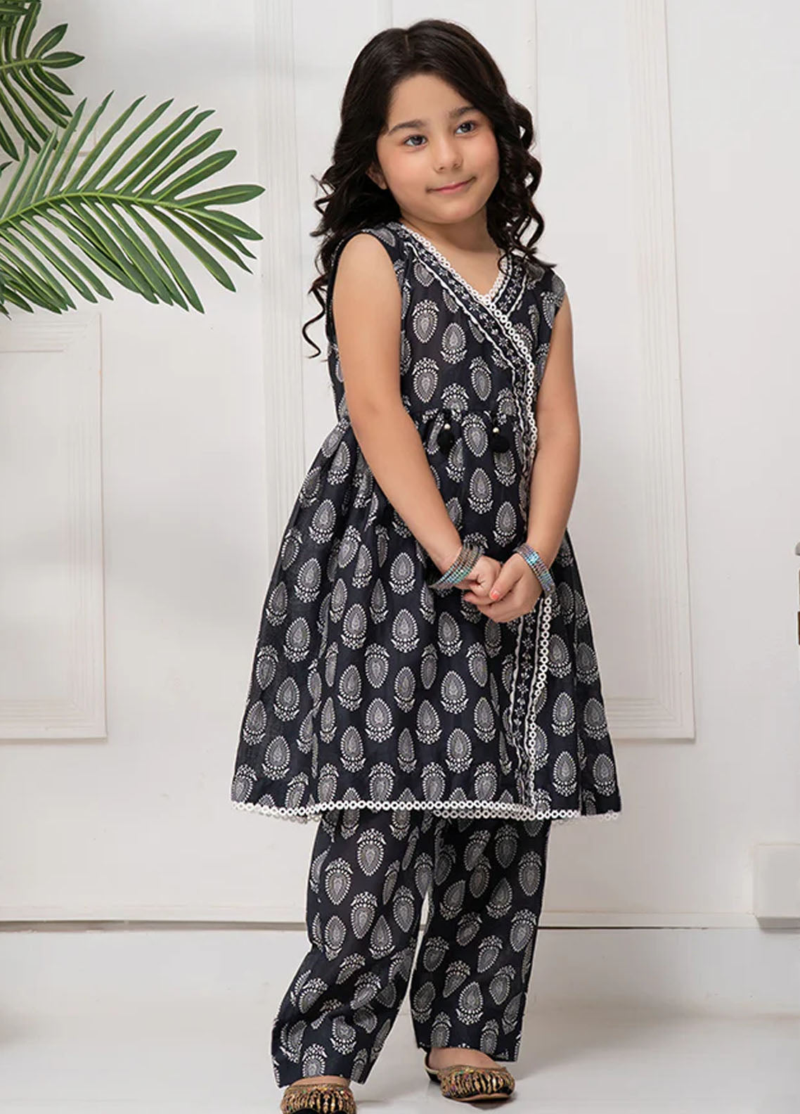 Mahroo Digital Printed Lawn 2 Piece Stitched Suit MMCS25K&G D-K-DP-023 Mahroo Digital Printed Lawn 2 Piece Stitched Suit MMCS25K&G D-K-DP-023