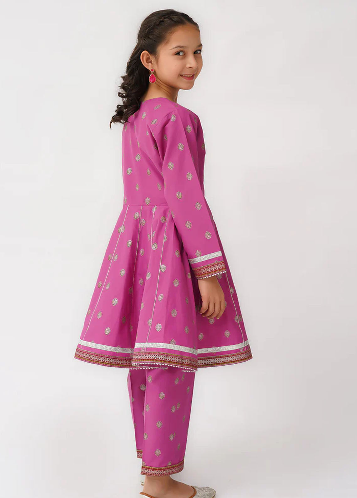 Mahroo Digital Printed Lawn 2 Piece Stitched Suit MMCS25K&G D-K-SFC-017 Mahroo Digital Printed Lawn 2 Piece Stitched Suit MMCS25K&G D-K-SFC-017