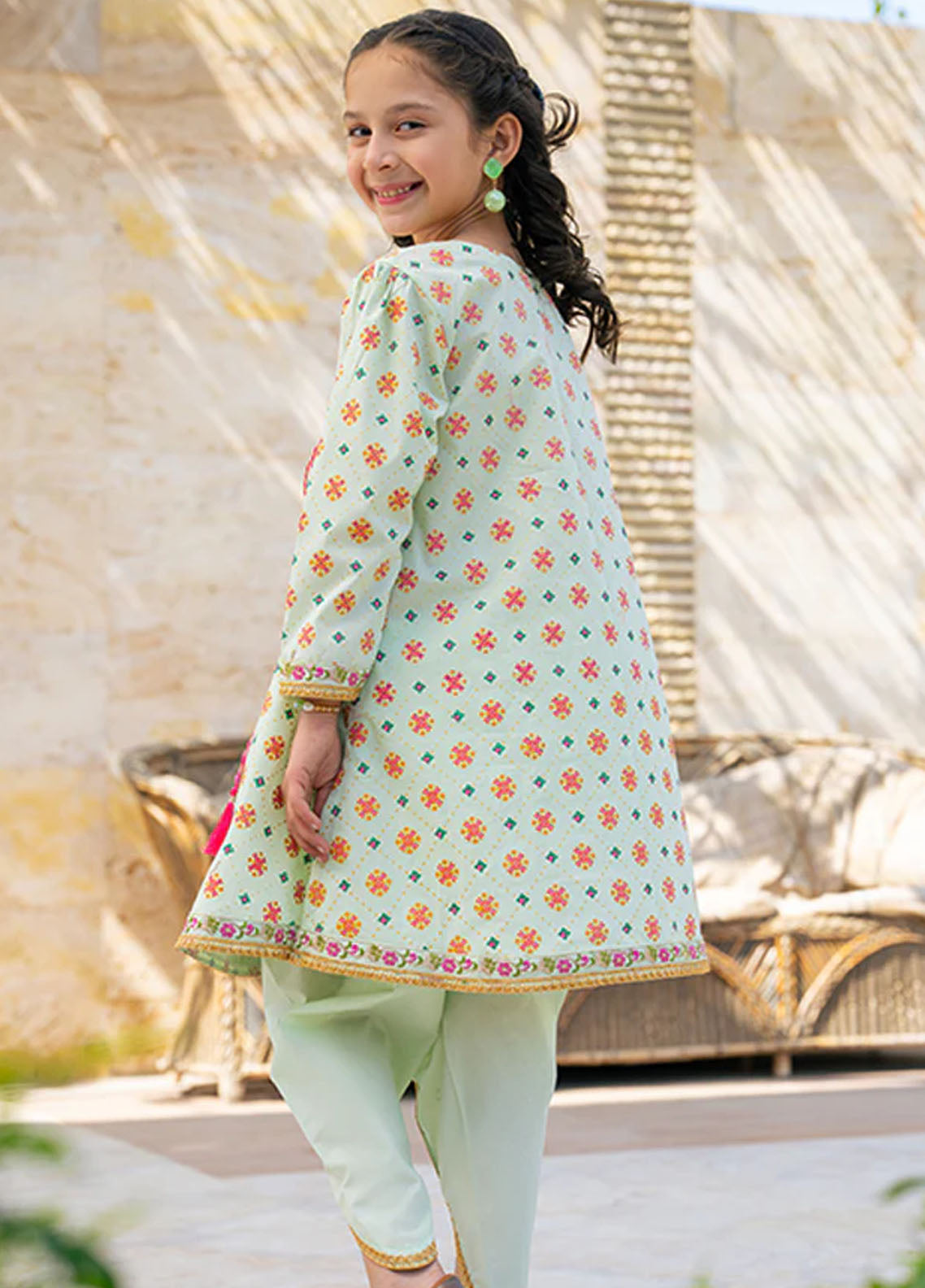 Mahroo Digital Printed Lawn 2 Piece Stitched Suit MMCS25K&G D-K-SFC-019 Mahroo Digital Printed Lawn 2 Piece Stitched Suit MMCS25K&G D-K-SFC-019