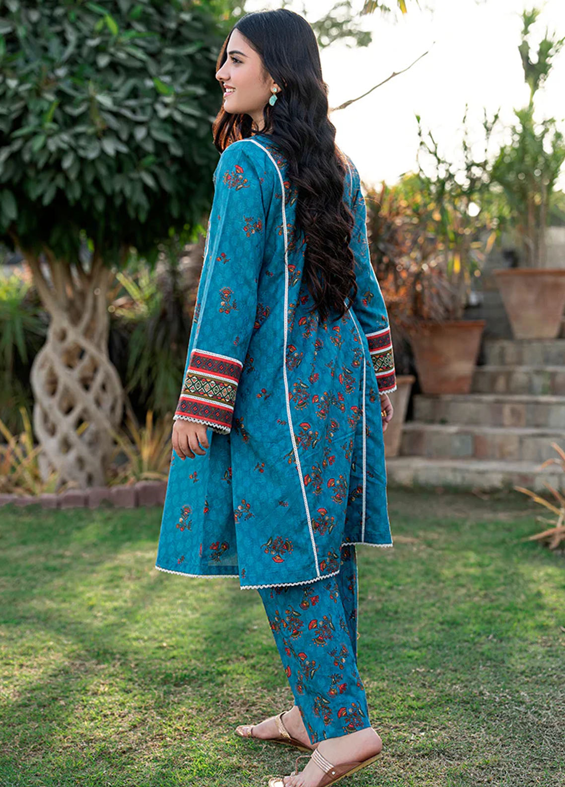 Mahroo Digital Printed Lawn 2 Piece Stitched Suit MMCS25K&G D-T-ALPRTW-029 Mahroo Digital Printed Lawn 2 Piece Stitched Suit MMCS25K&G D-T-ALPRTW-029