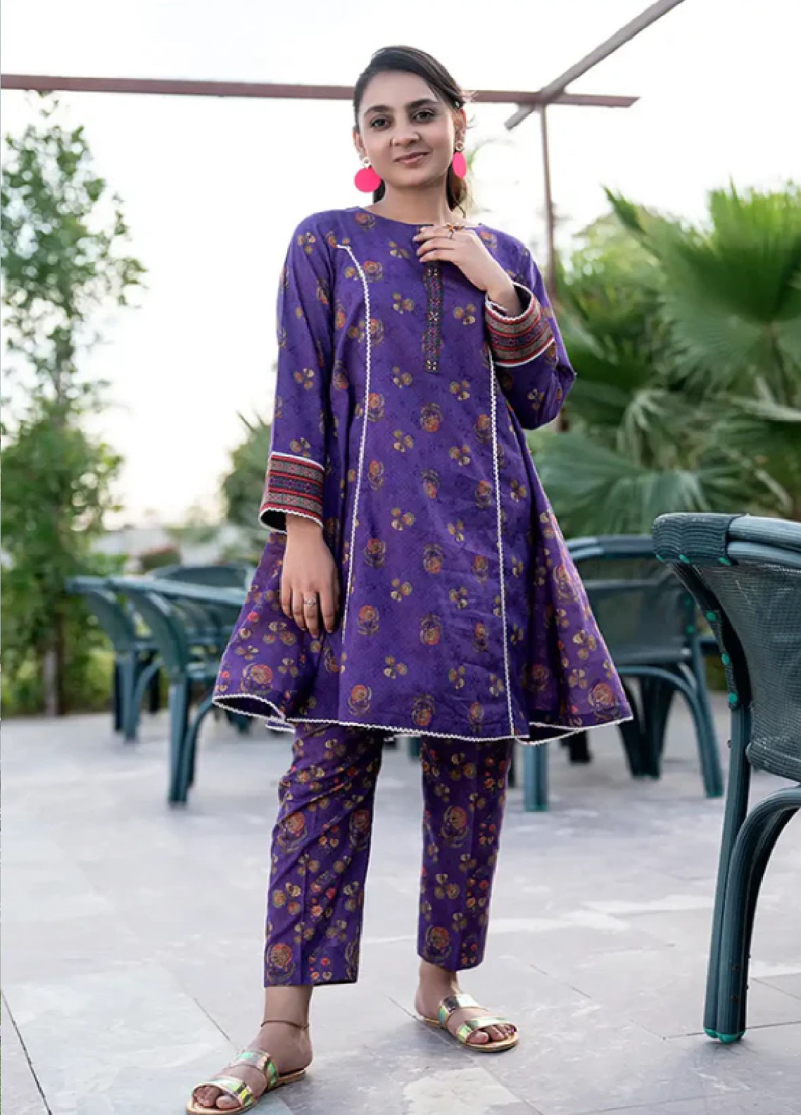 Mahroo Digital Printed Lawn 2 Piece Stitched Suit MMCS25K&G D-T-ALPRTW-030 Mahroo Digital Printed Lawn 2 Piece Stitched Suit MMCS25K&G D-T-ALPRTW-030