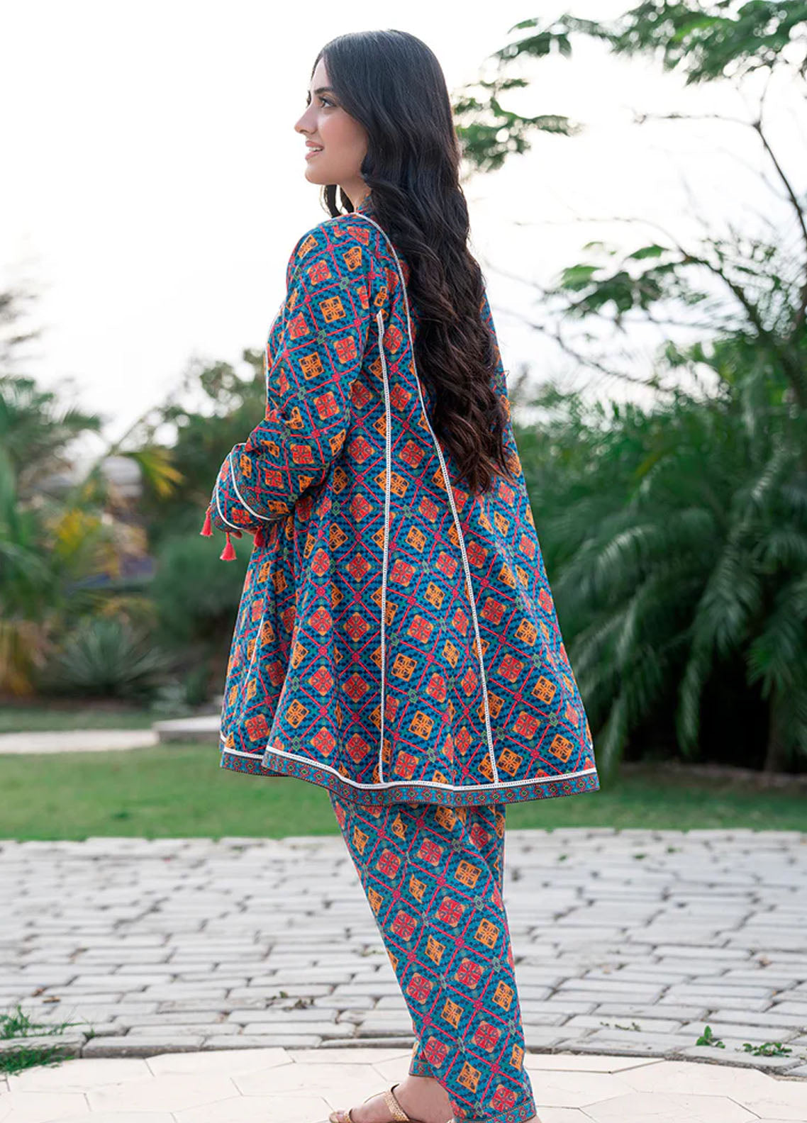 Mahroo Digital Printed Lawn 2 Piece Stitched Suit MMCS25K&G D-T-ALPRTW-031 Mahroo Digital Printed Lawn 2 Piece Stitched Suit MMCS25K&G D-T-ALPRTW-031