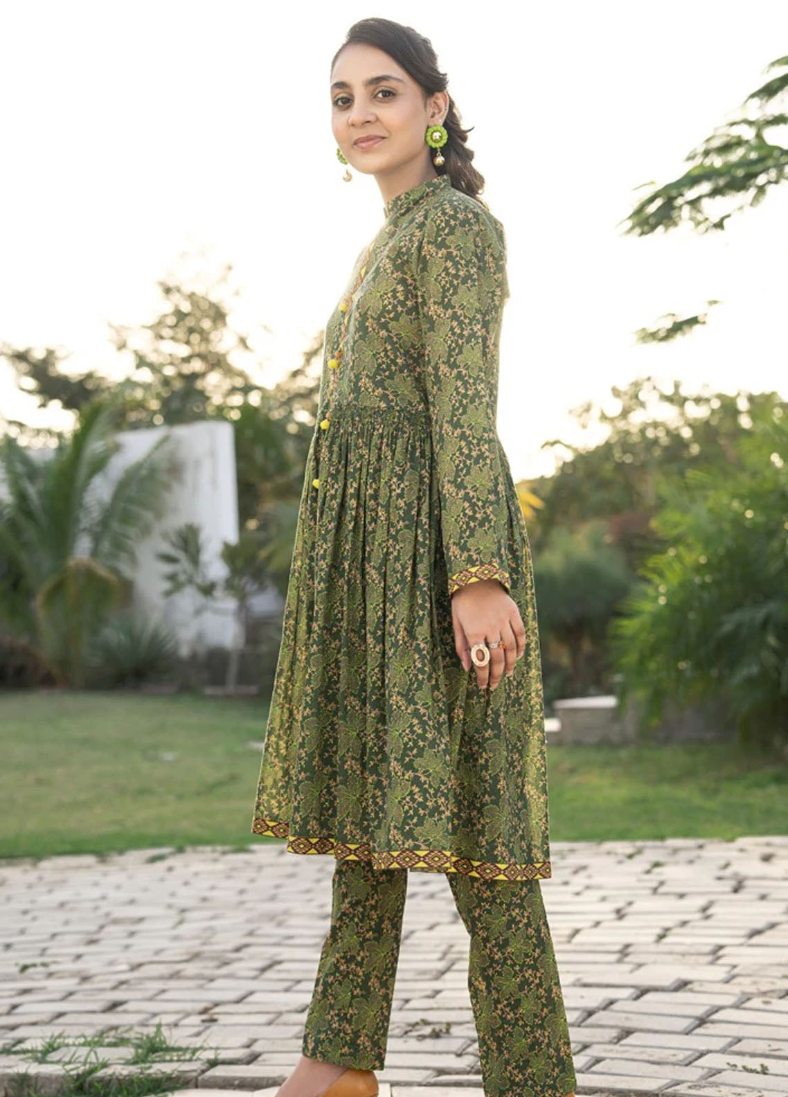 Mahroo Digital Printed Lawn 2 Piece Stitched Suit MMCS25K&G D-T-ALPRTW-032 Mahroo Digital Printed Lawn 2 Piece Stitched Suit MMCS25K&G D-T-ALPRTW-032