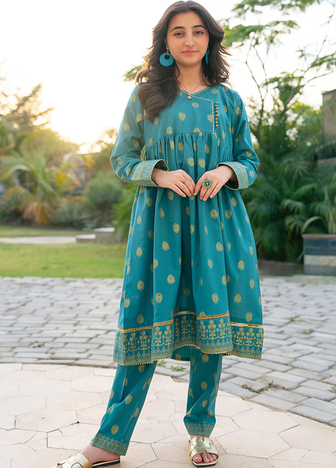 Mahroo Digital Printed Lawn 2 Piece Stitched Suit MMCS25K&G D-T-ALPRTW-057 Mahroo Digital Printed Lawn 2 Piece Stitched Suit MMCS25K&G D-T-ALPRTW-057
