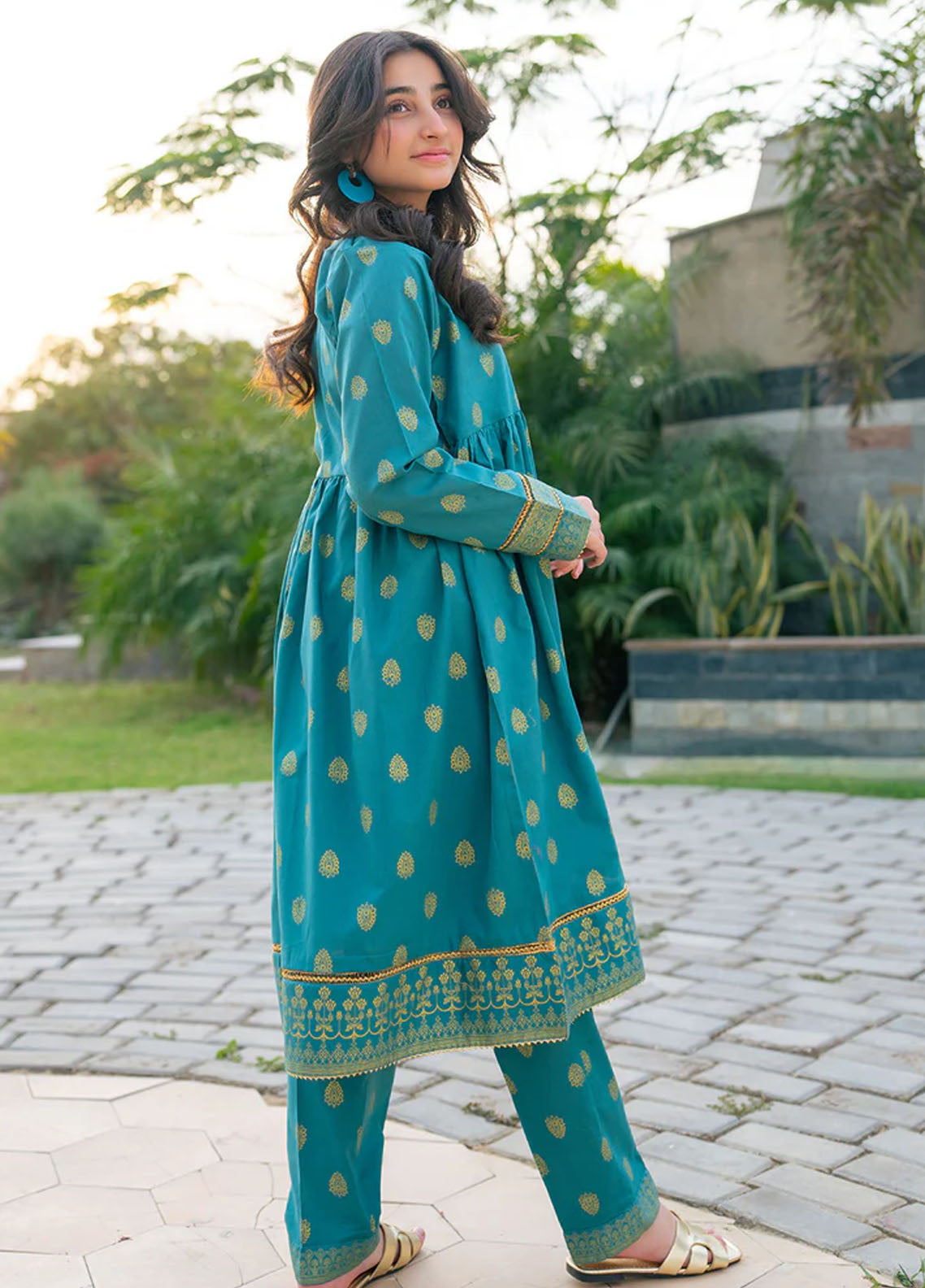Mahroo Digital Printed Lawn 2 Piece Stitched Suit MMCS25K&G D-T-ALPRTW-057 Mahroo Digital Printed Lawn 2 Piece Stitched Suit MMCS25K&G D-T-ALPRTW-057