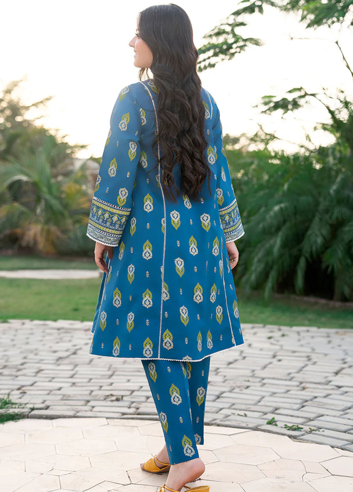 Mahroo Digital Printed Lawn 2 Piece Stitched Suit MMCS25K&G D-T-ALPRTW-059 Mahroo Digital Printed Lawn 2 Piece Stitched Suit MMCS25K&G D-T-ALPRTW-059