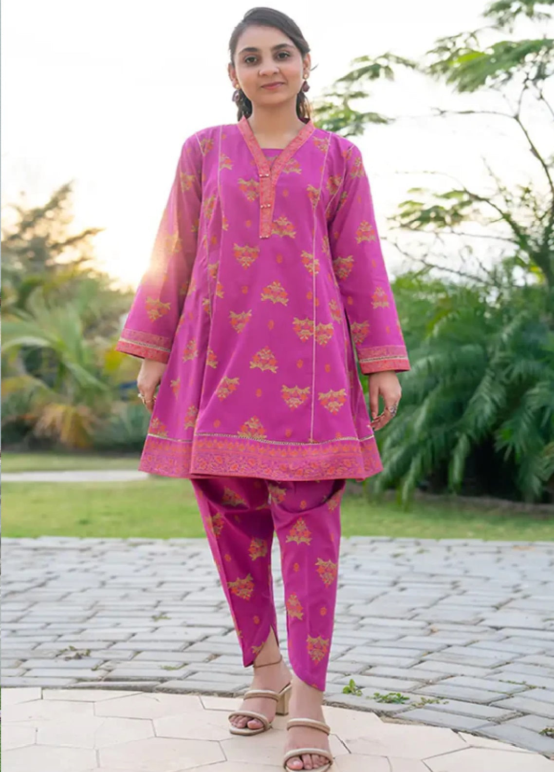 Mahroo Digital Printed Lawn 2 Piece Stitched Suit MMCS25K&G D-T-ALPRTW-061 Mahroo Digital Printed Lawn 2 Piece Stitched Suit MMCS25K&G D-T-ALPRTW-061