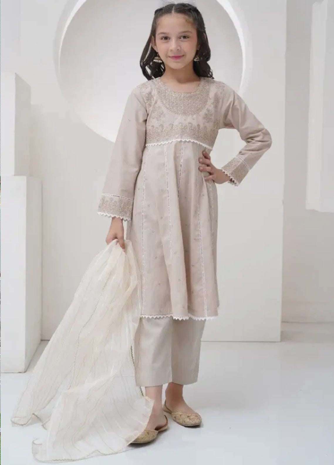Mahroo Digital Printed Lawn 3 Piece Stitched Suit MMCS25K&G D-R-SFC-003 Mahroo Digital Printed Lawn 3 Piece Stitched Suit MMCS25K&G D-R-SFC-003