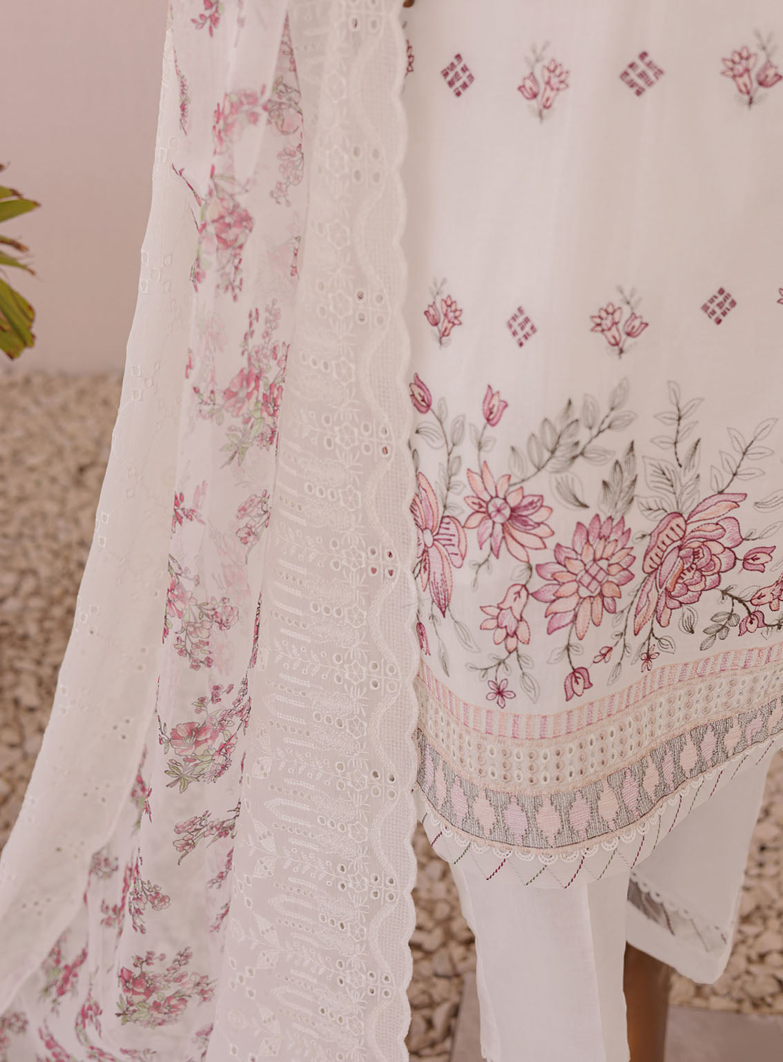 Majestic By HZ Luxury Embroidered Lawn 3 Piece Unstitched Suit HZ24M MEC-02 Majestic By HZ Luxury Embroidered Lawn 3 Piece Unstitched Suit HZ24M MEC-02