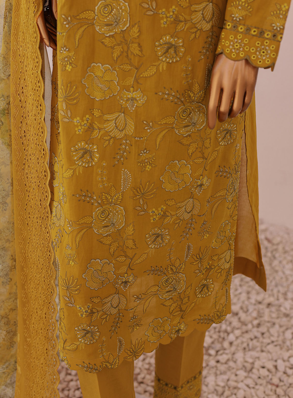 Majestic By HZ Luxury Embroidered Lawn 3 Piece Unstitched Suit HZ24M MEC-03 Majestic By HZ Luxury Embroidered Lawn 3 Piece Unstitched Suit HZ24M MEC-03