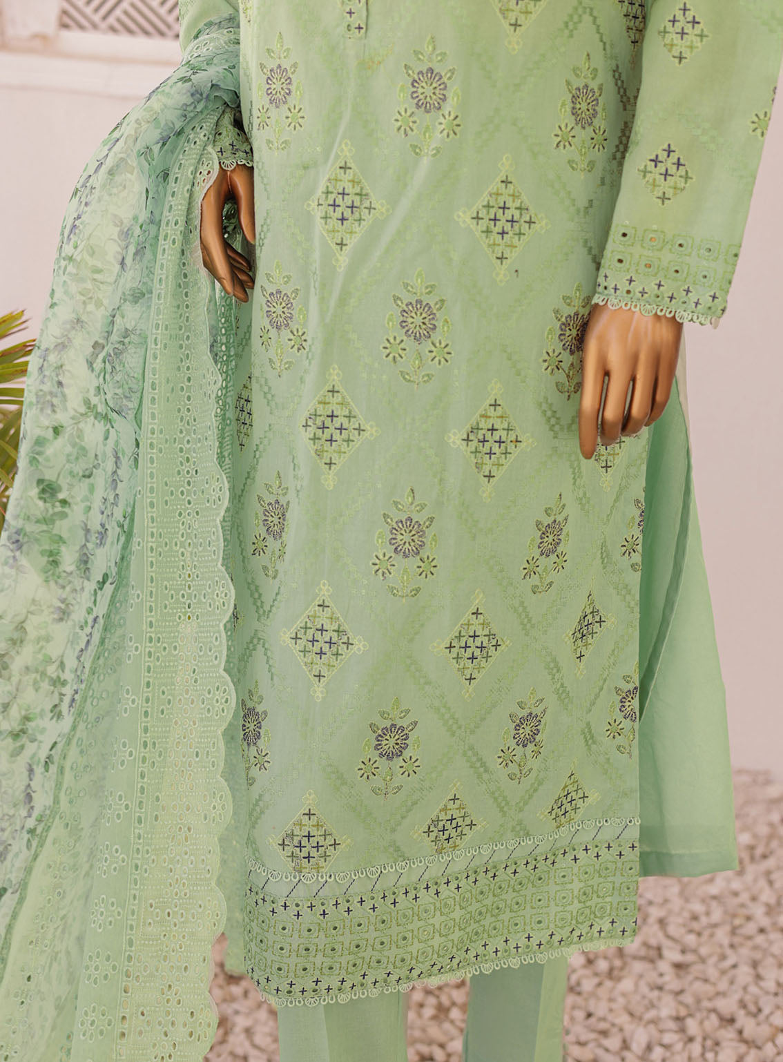 Majestic By HZ Luxury Embroidered Lawn 3 Piece Unstitched Suit HZ24M MEC-05 Majestic By HZ Luxury Embroidered Lawn 3 Piece Unstitched Suit HZ24M MEC-05