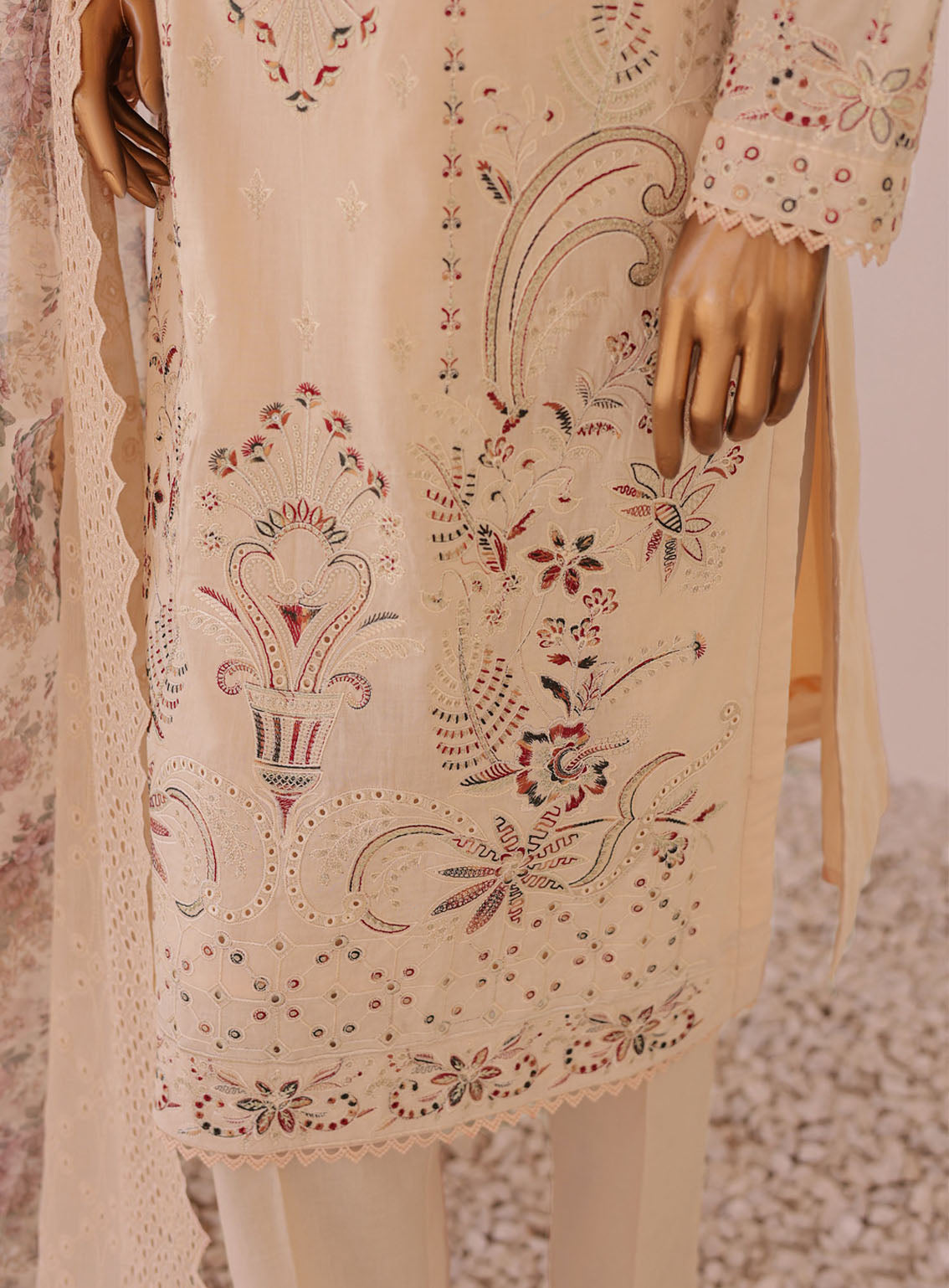 Majestic By HZ Luxury Embroidered Lawn 3 Piece Unstitched Suit HZ24M MEC-07 Majestic By HZ Luxury Embroidered Lawn 3 Piece Unstitched Suit HZ24M MEC-07