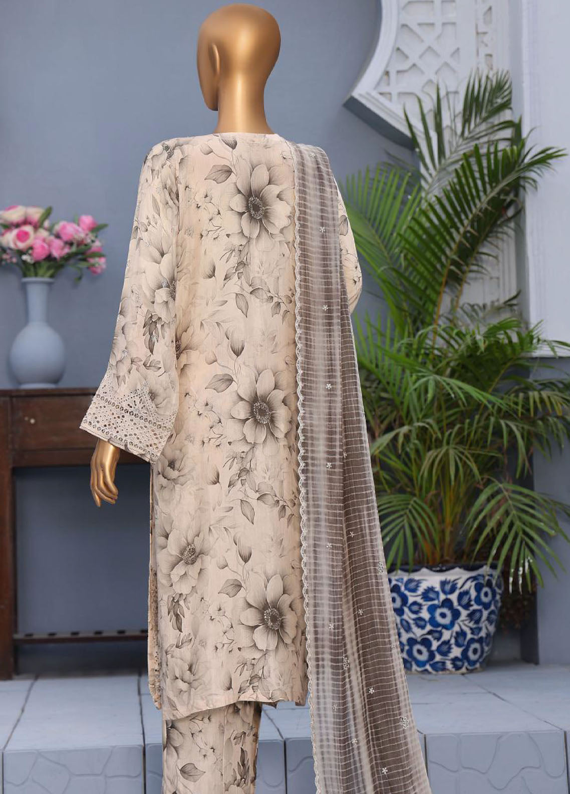 Majestic By HZ Textile Embroidered Khaddar 3 Piece Stitched Suit HZ25MT&D D-020 Majestic By HZ Textile Embroidered Khaddar 3 Piece Stitched Suit HZ25MT&D D-020