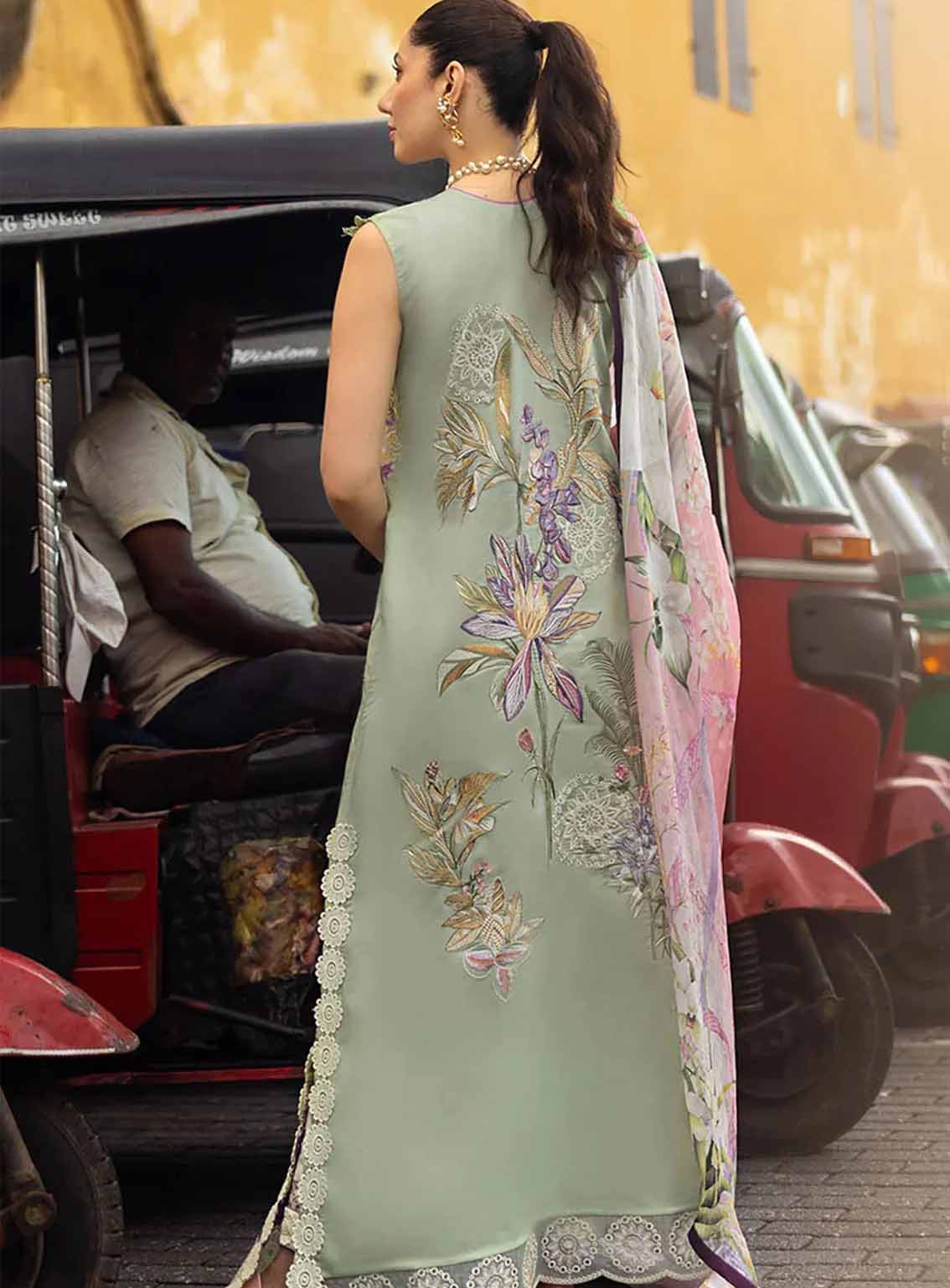 Manaram By Mushq Embroidered Lawn 3 Piece Unstitched Suit MQ25ML D-210 BEAMING DRIFT Manaram By Mushq Embroidered Lawn 3 Piece Unstitched Suit MQ25ML D-210 BEAMING DRIFT