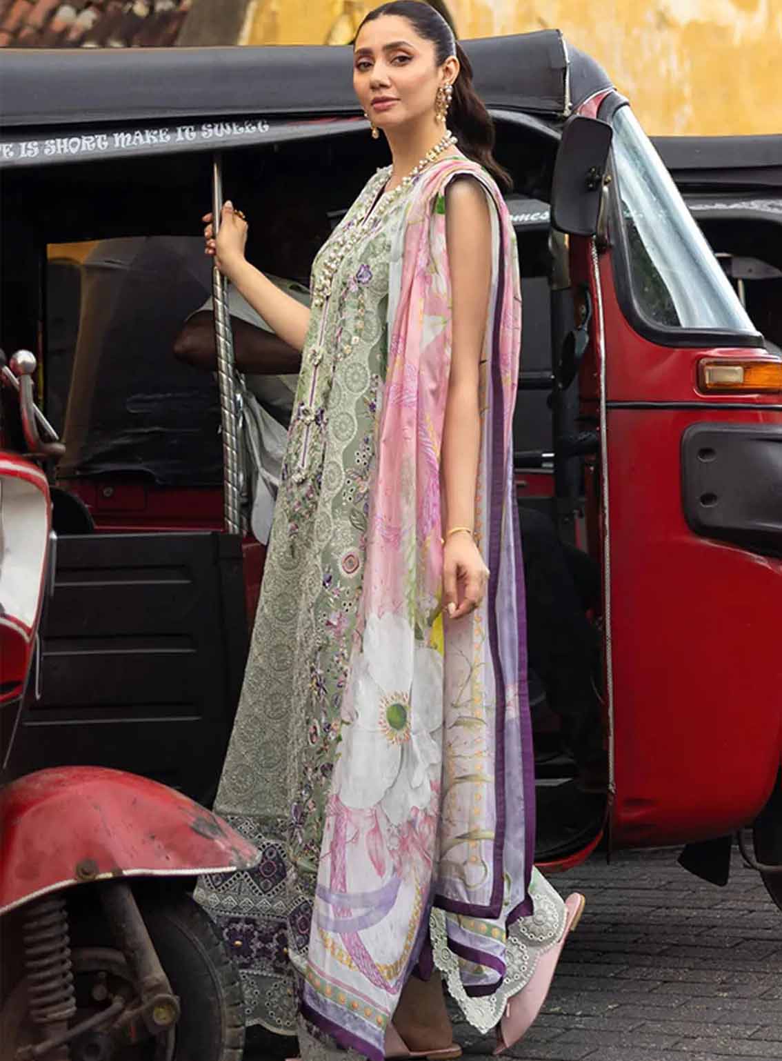 Manaram By Mushq Embroidered Lawn 3 Piece Unstitched Suit MQ25ML D-210 BEAMING DRIFT Manaram By Mushq Embroidered Lawn 3 Piece Unstitched Suit MQ25ML D-210 BEAMING DRIFT