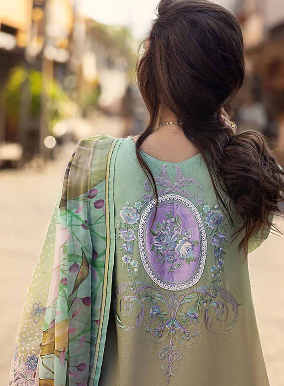 Manaram By Mushq Embroidered Lawn 3 Piece Unstitched Suit MQ25ML D-213 GLITTERING GRACE Manaram By Mushq Embroidered Lawn 3 Piece Unstitched Suit MQ25ML D-213 GLITTERING GRACE